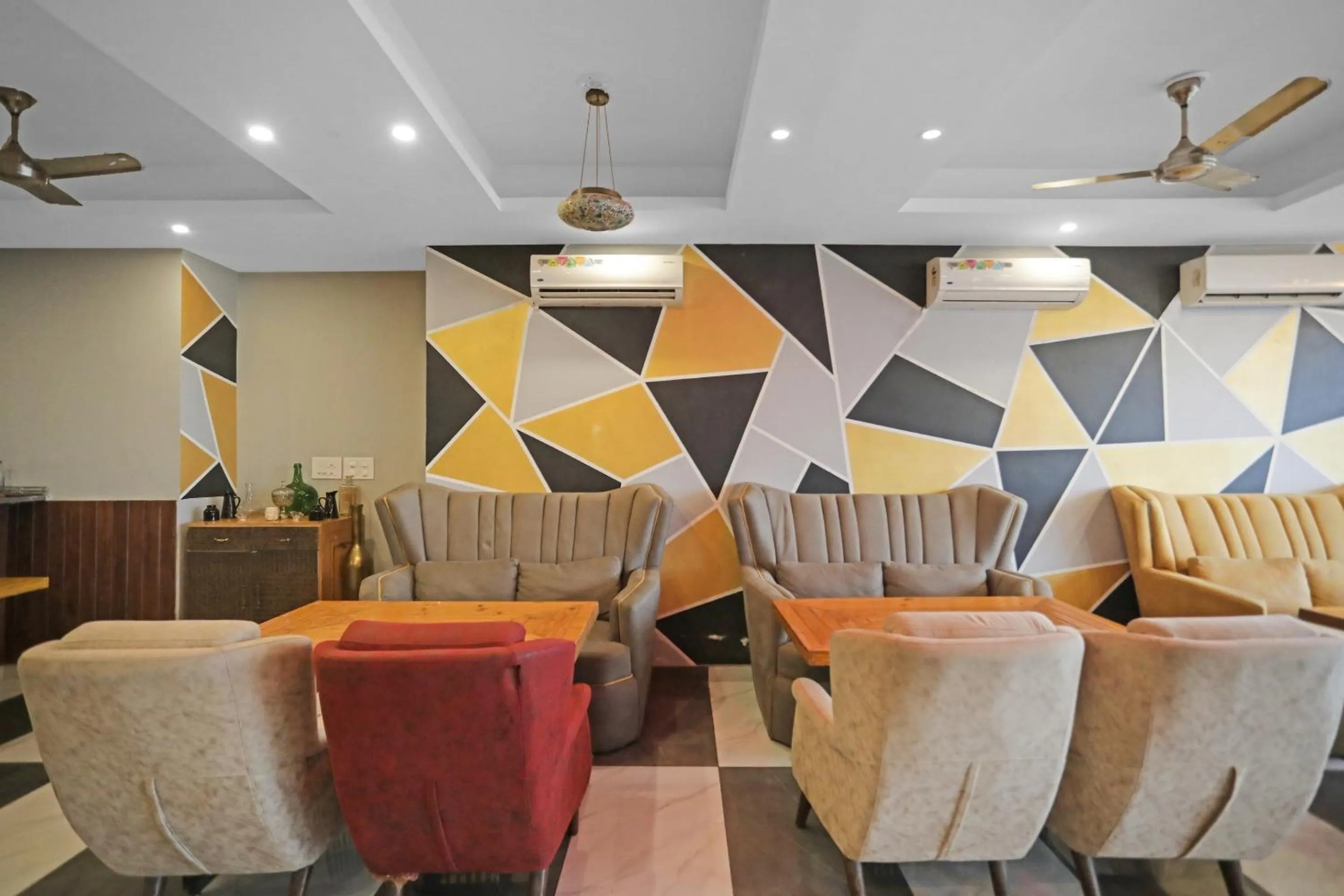 Restaurant/places to eat in Hotel O Heart Beat Hotel