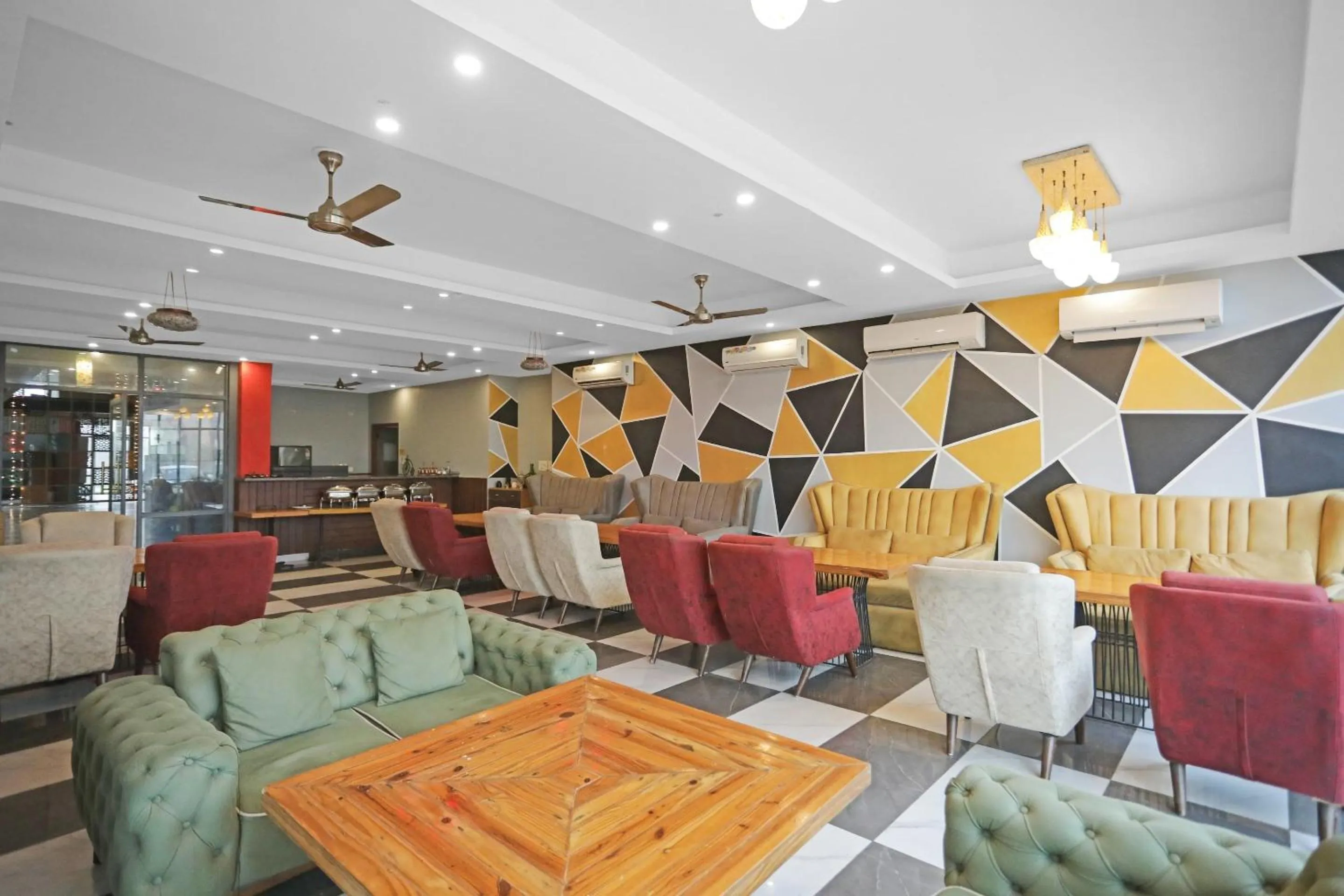 Restaurant/places to eat in Hotel O Heart Beat Hotel