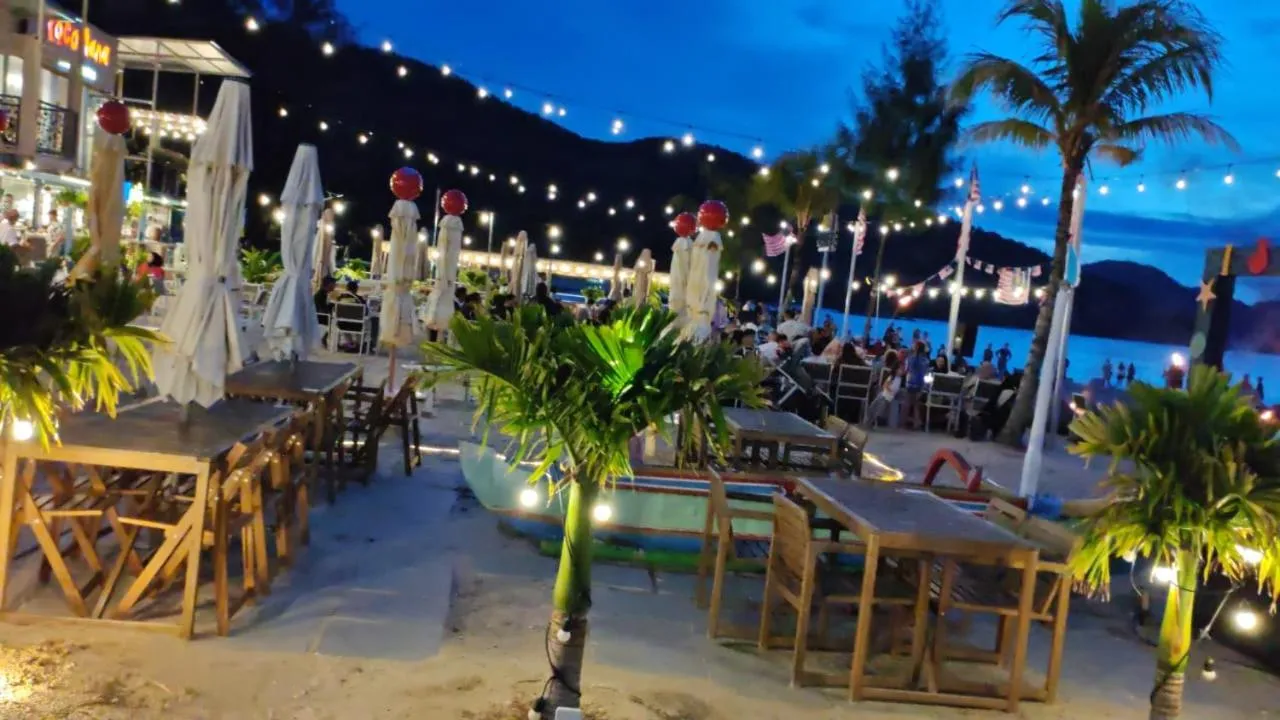 By The Sea Cozy Beachfront Home, Batu Ferringhi