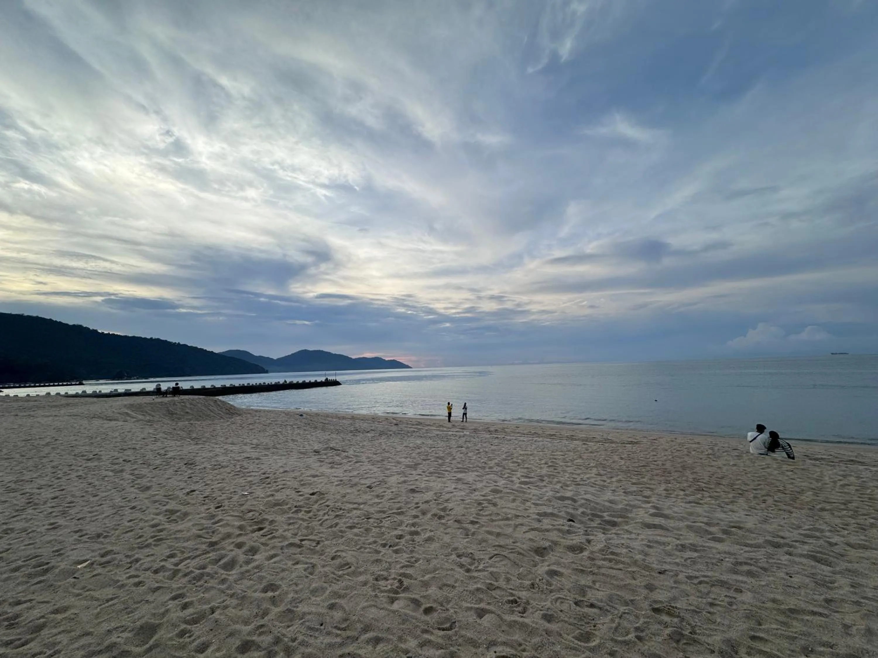 By The Sea Cozy Beachfront Home, Batu Ferringhi