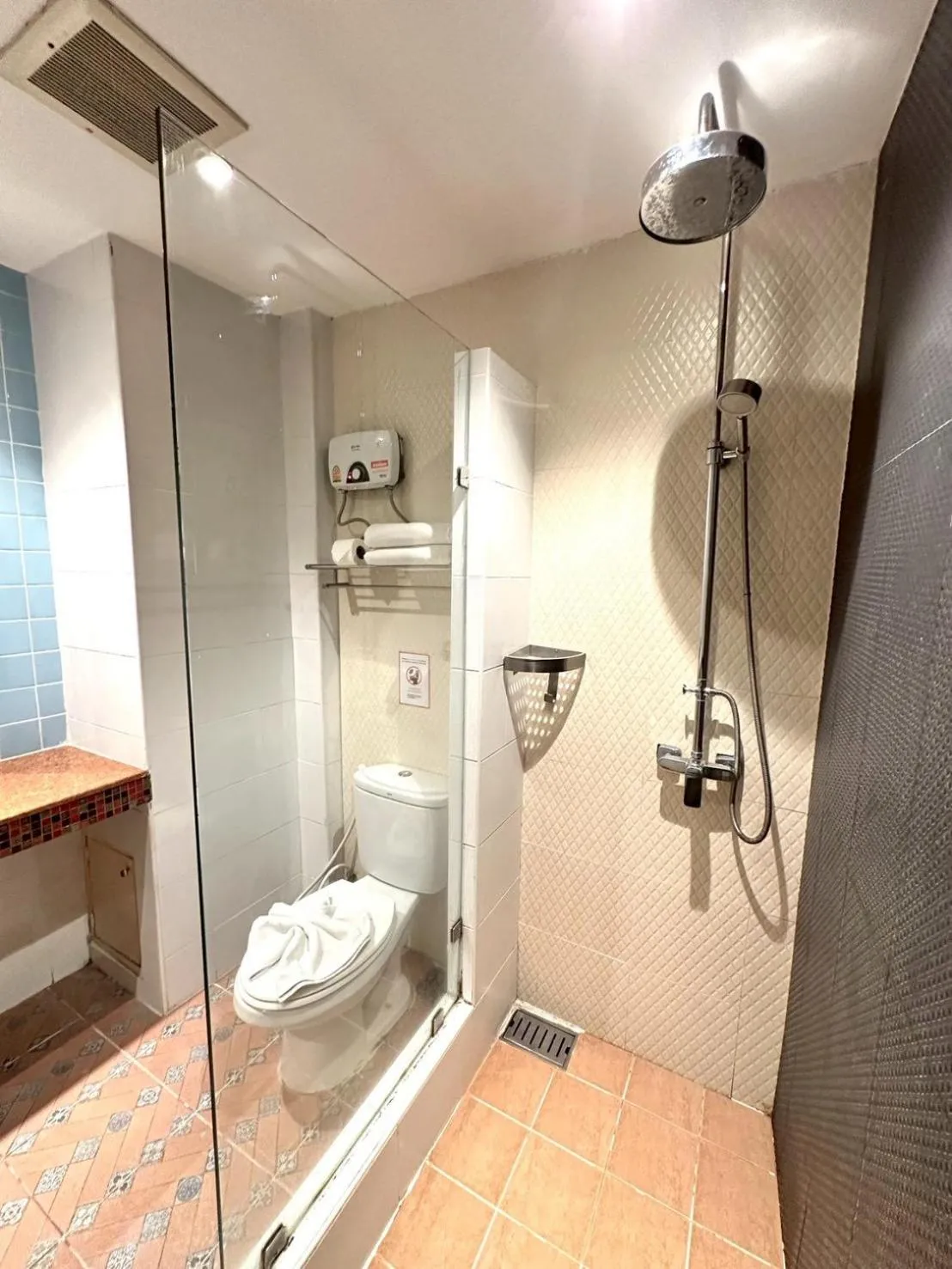 Shower in Studio F Sukhumvit