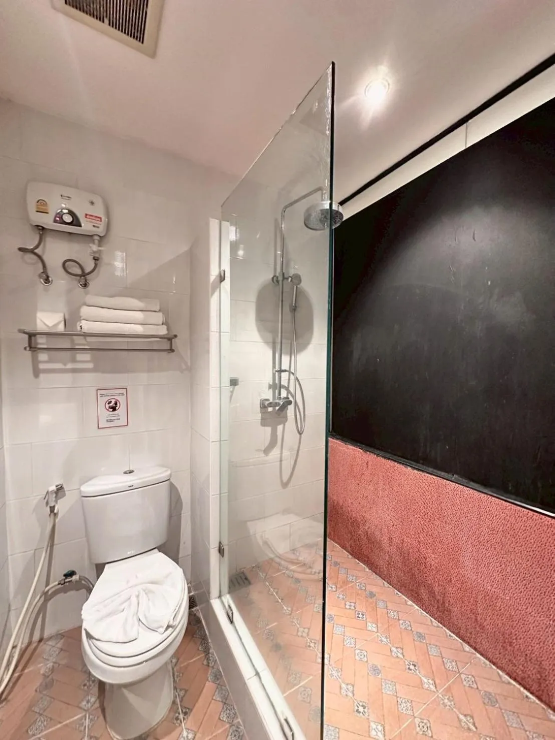 Shower in Studio F Sukhumvit