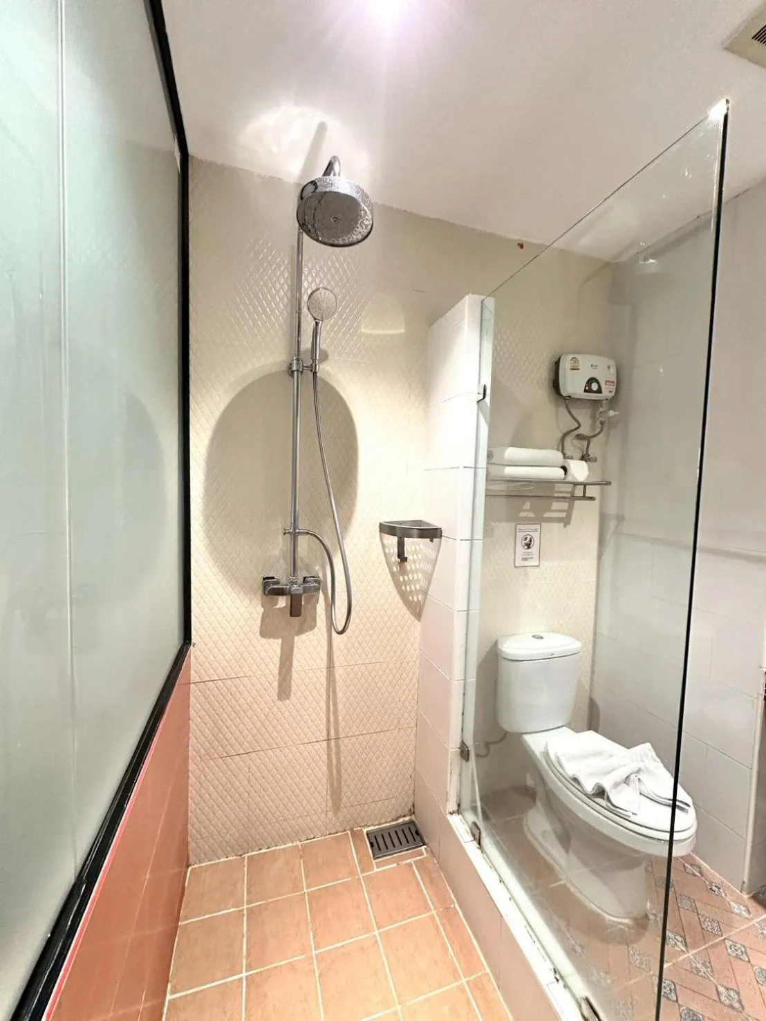 Shower in Studio F Sukhumvit