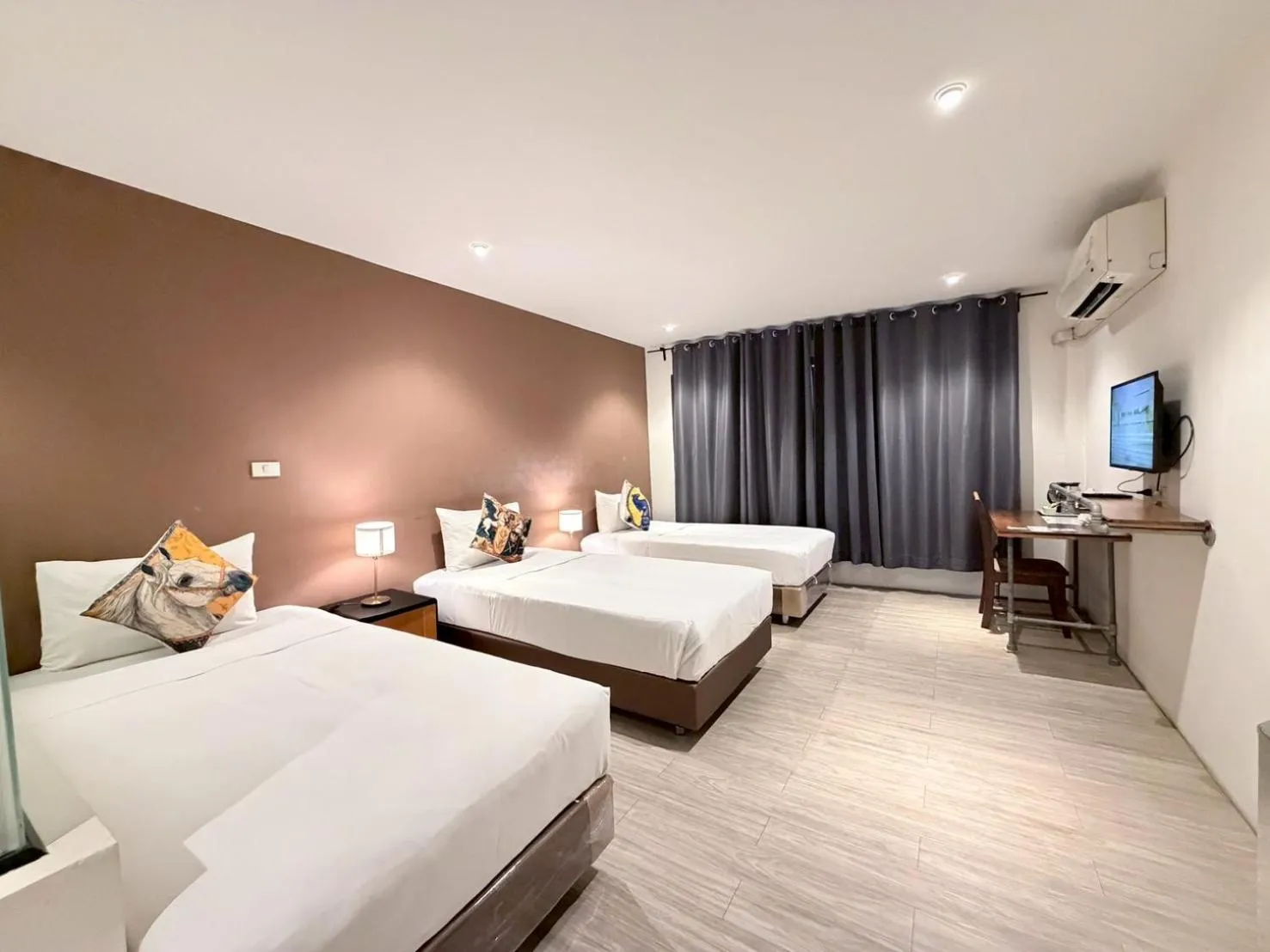 Photo of the whole room, Bed in Studio F Sukhumvit