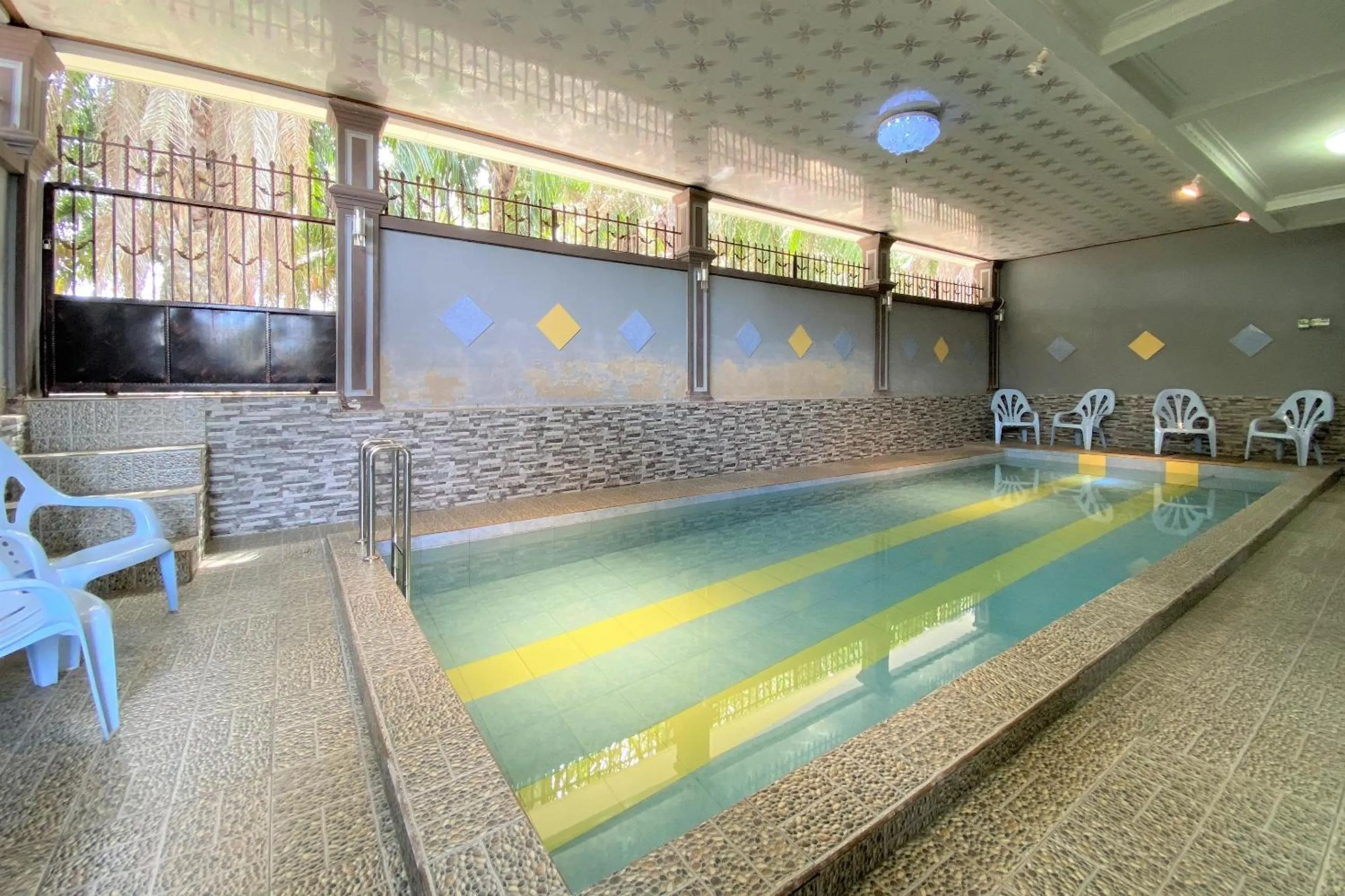 Swimming pool in Hotel O Bayu Sintok Motel