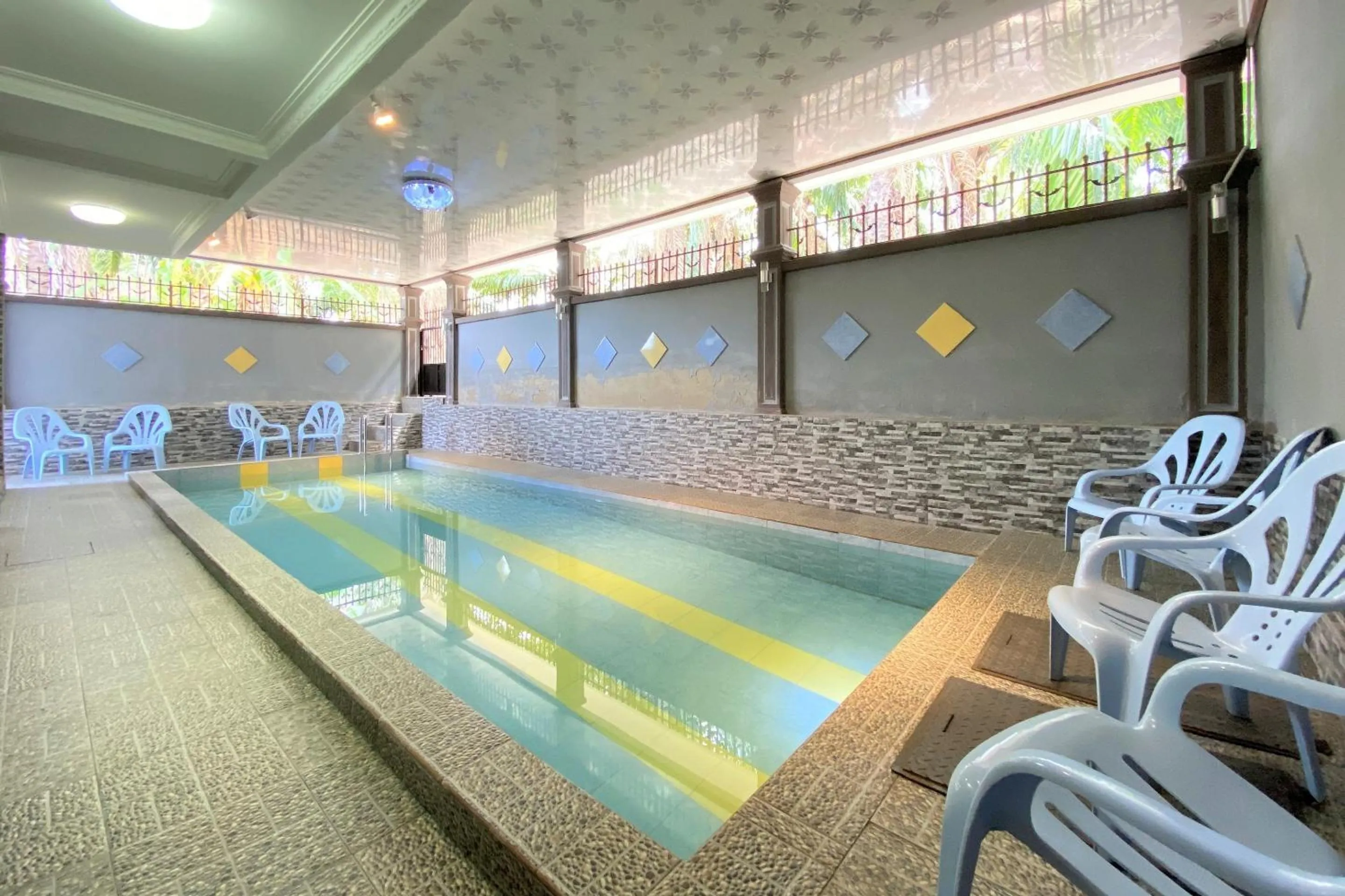 Swimming pool in Hotel O Bayu Sintok Motel