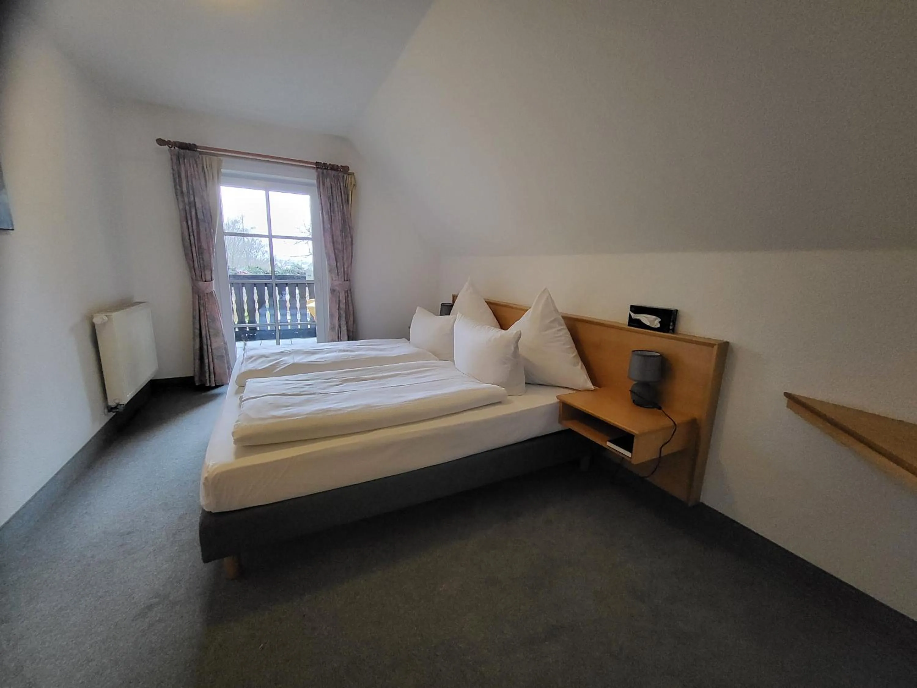 Bedroom, Bed in Hotel Sonne