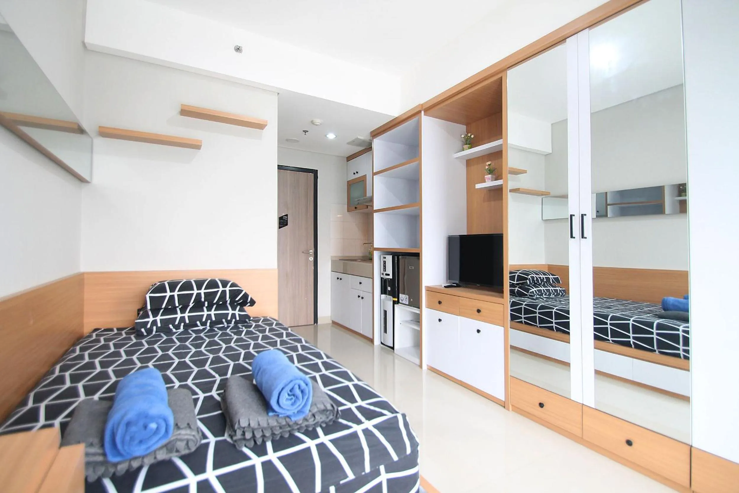 Bed in Apartemen Monroe Jababeka Cikarang Bekasi by Aparian