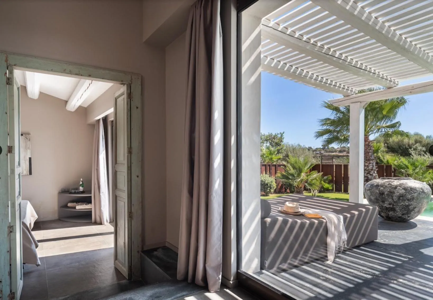 Photo of the whole room in Pietra d'Acqua Resort & Spa by Geocharme