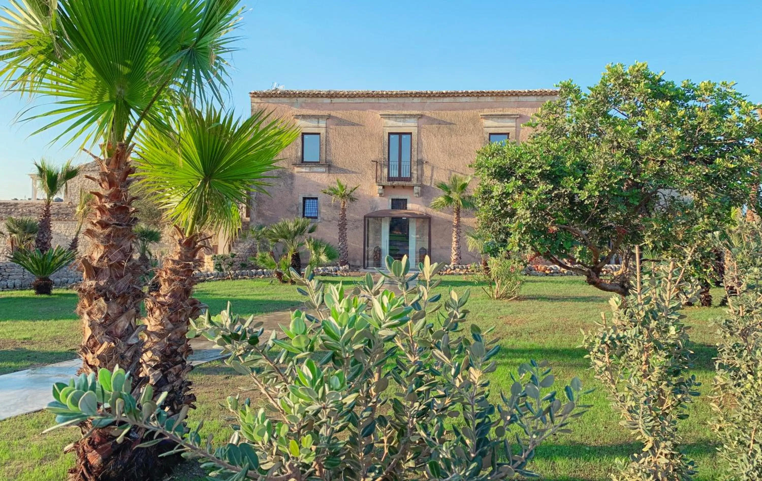 Property building in Pietra d'Acqua Resort & Spa by Geocharme