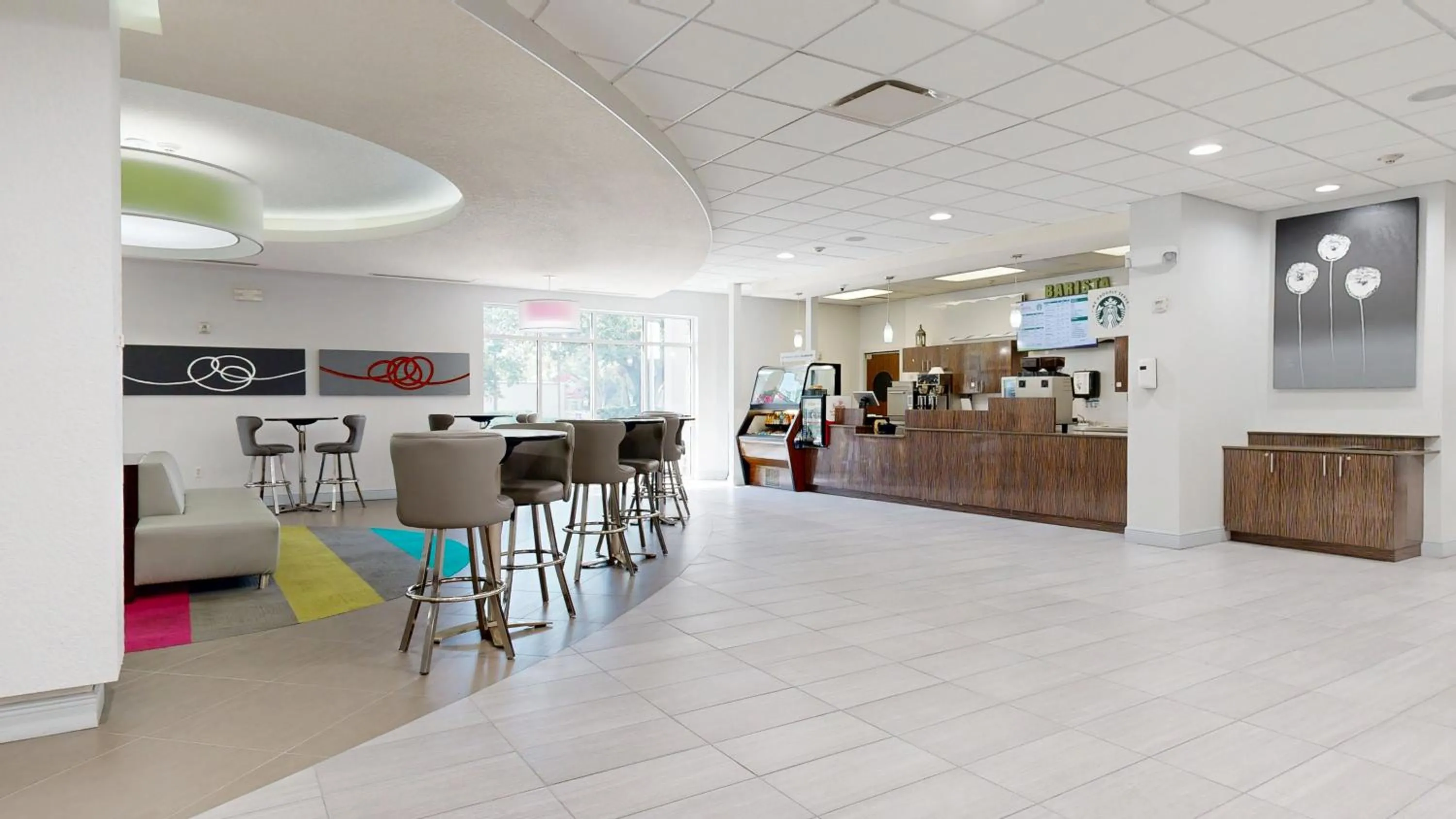 Restaurant/places to eat in Avanti International Resort