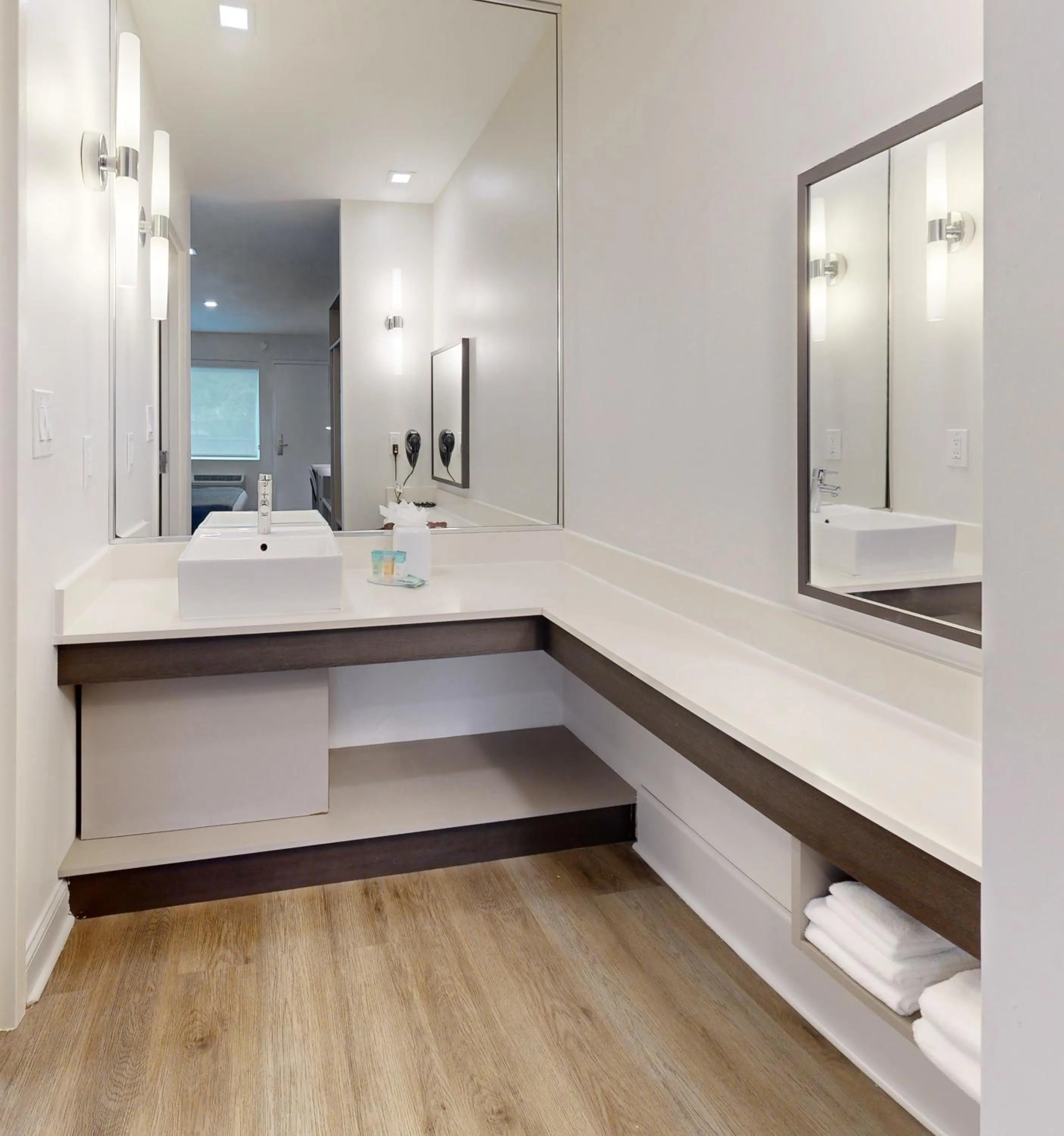 Bathroom in Avanti International Resort