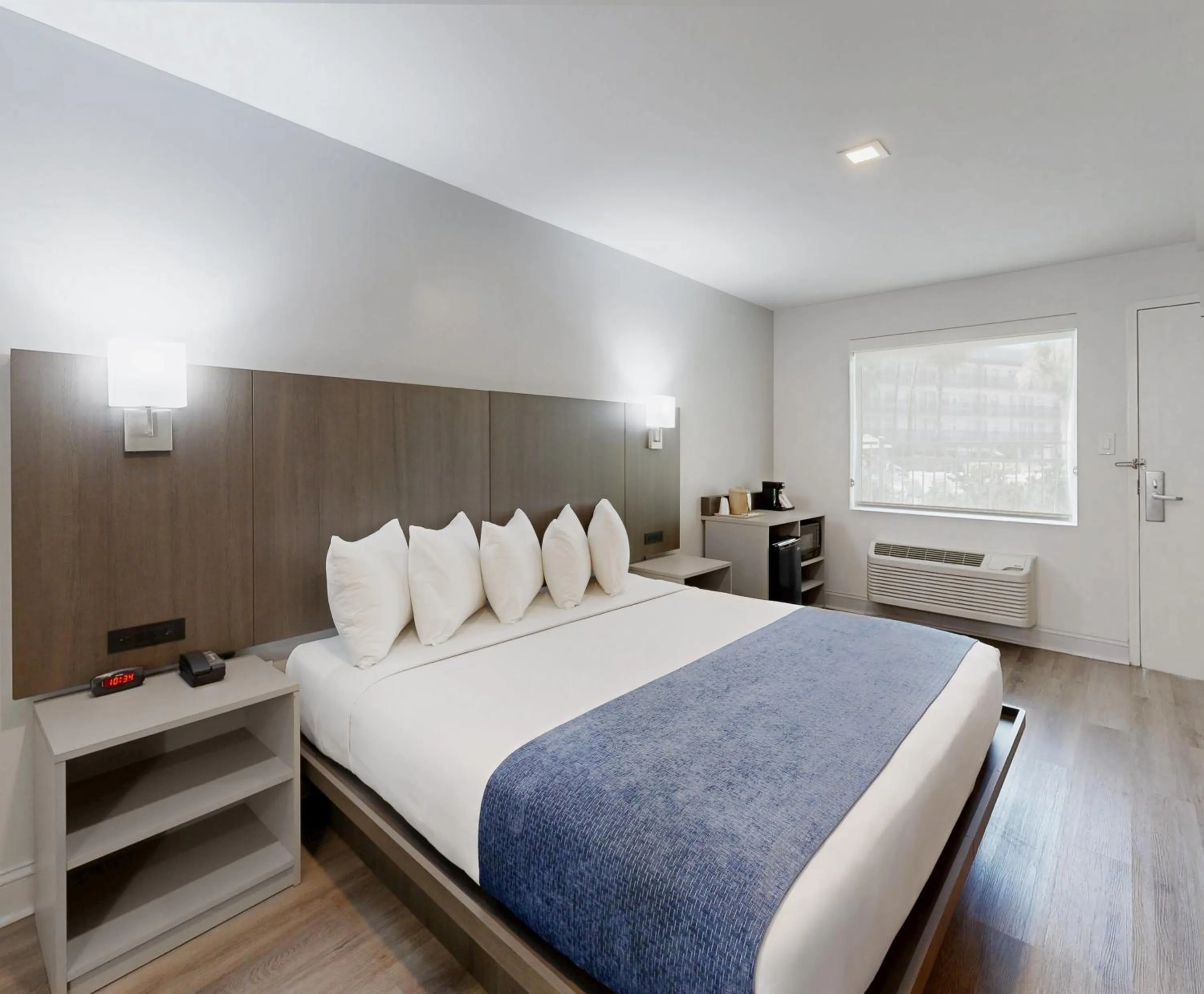 Bed in Avanti International Resort