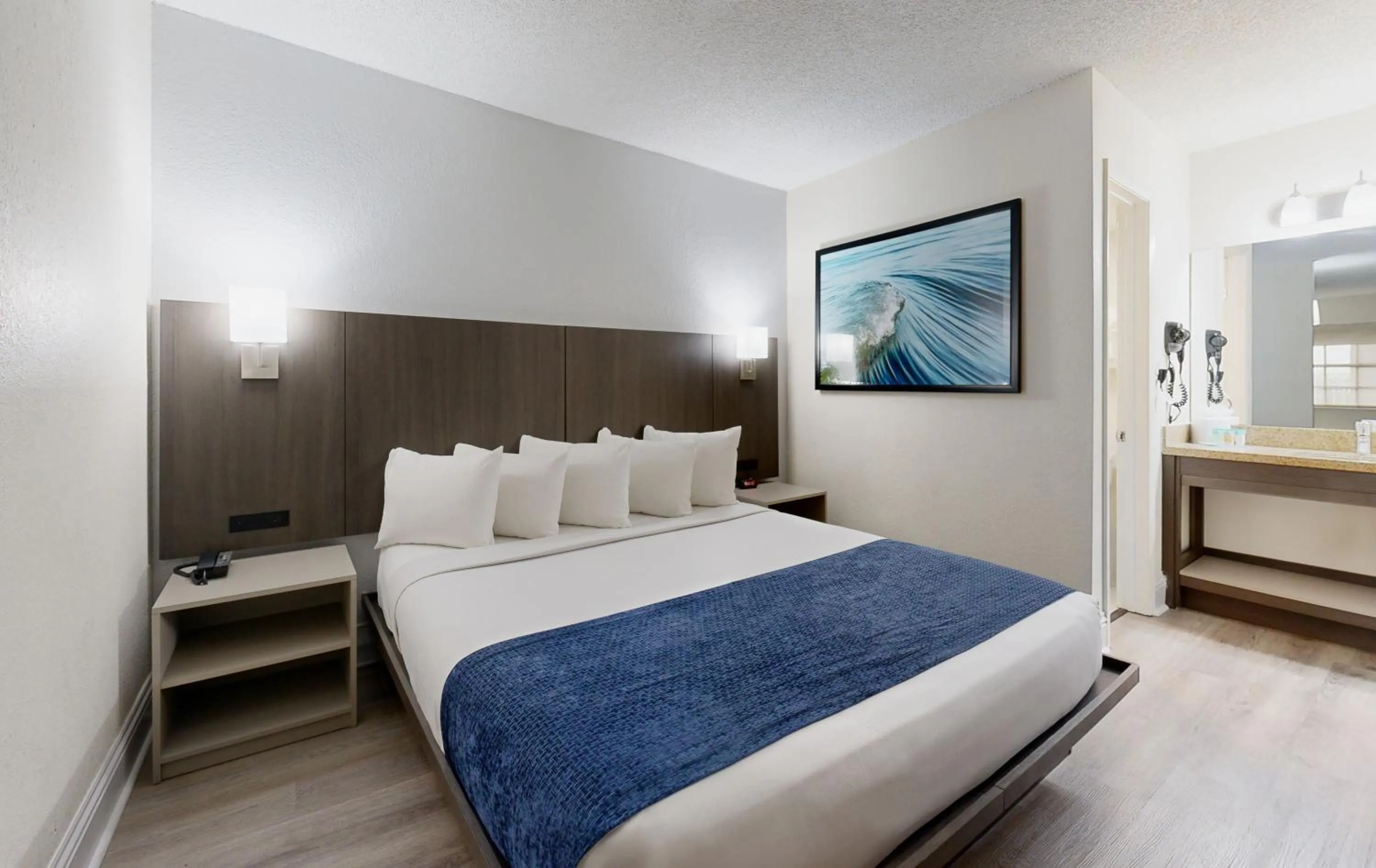 Bed in Avanti International Resort