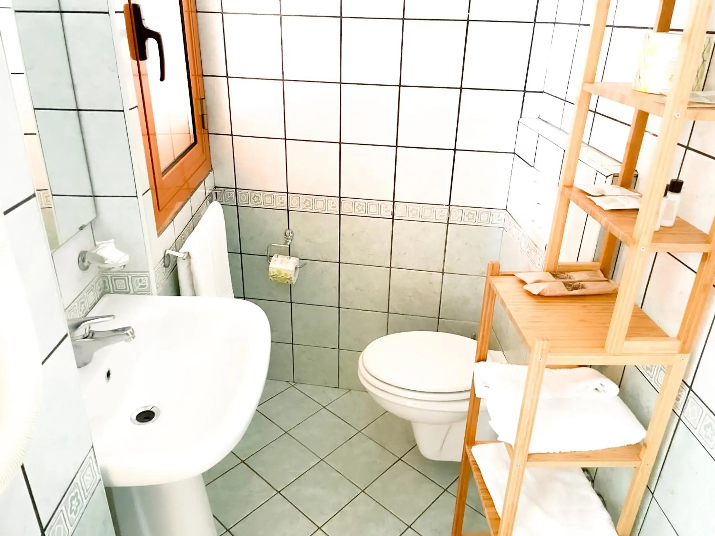 Bathroom in Taormina Hotel Calipso Bathroom in Taormina Hotel Calipso