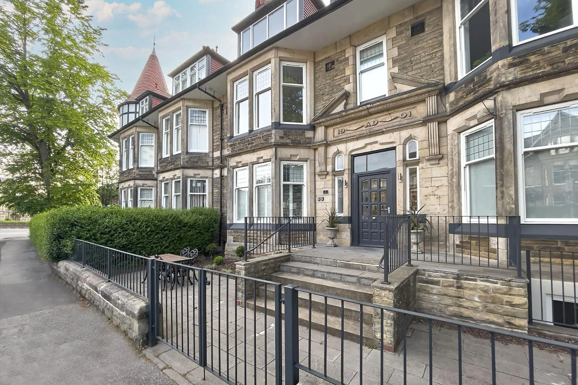 Property building in Host & Stay - Green View