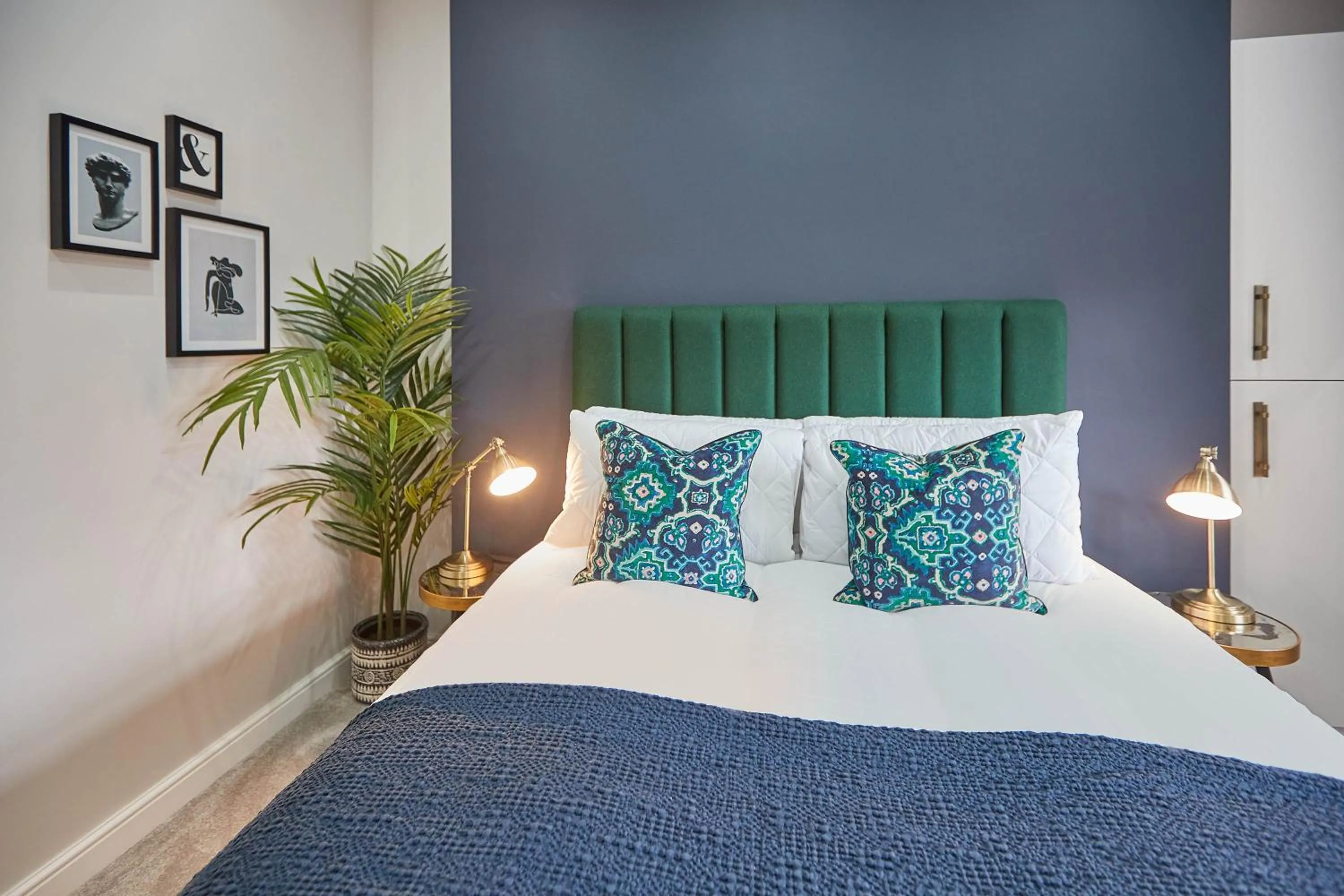 Bed in Host & Stay - Green View