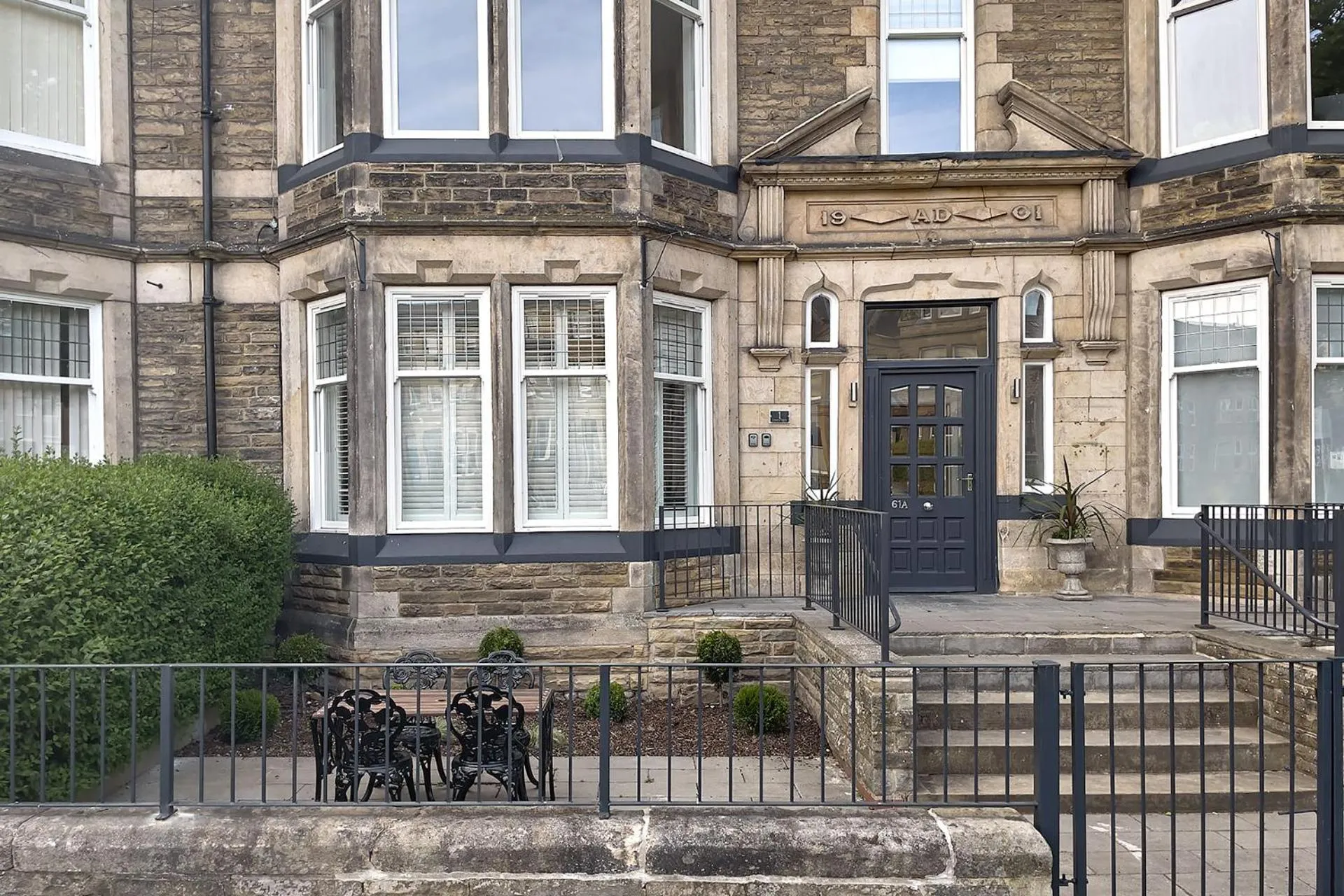 Property building in Host & Stay - Green View