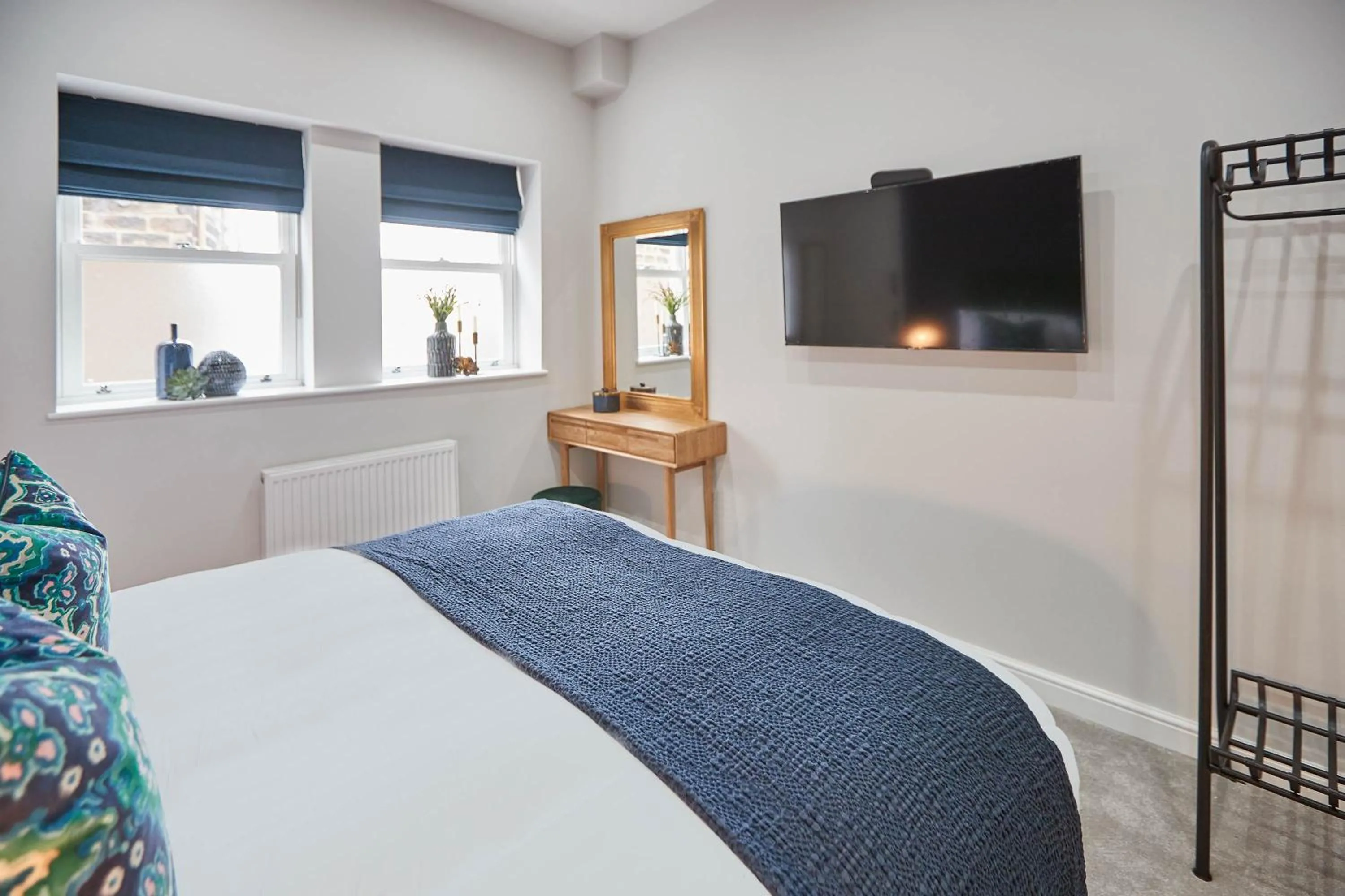 Bed in Host & Stay - Green View