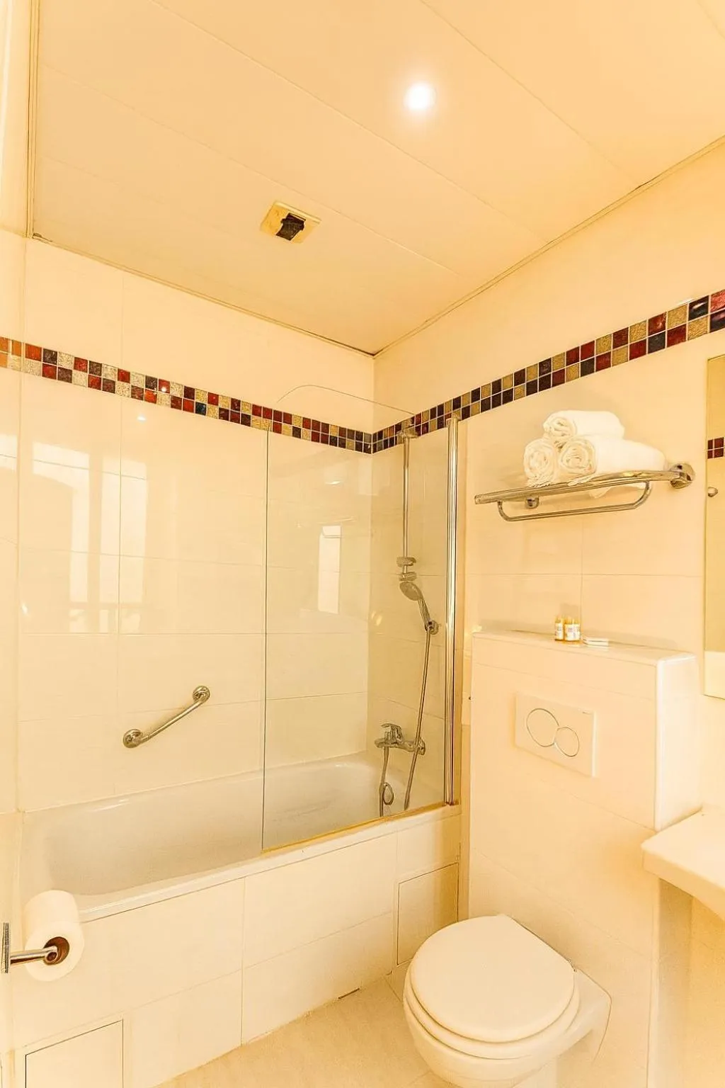 Toilet in Hotel Havane Opera