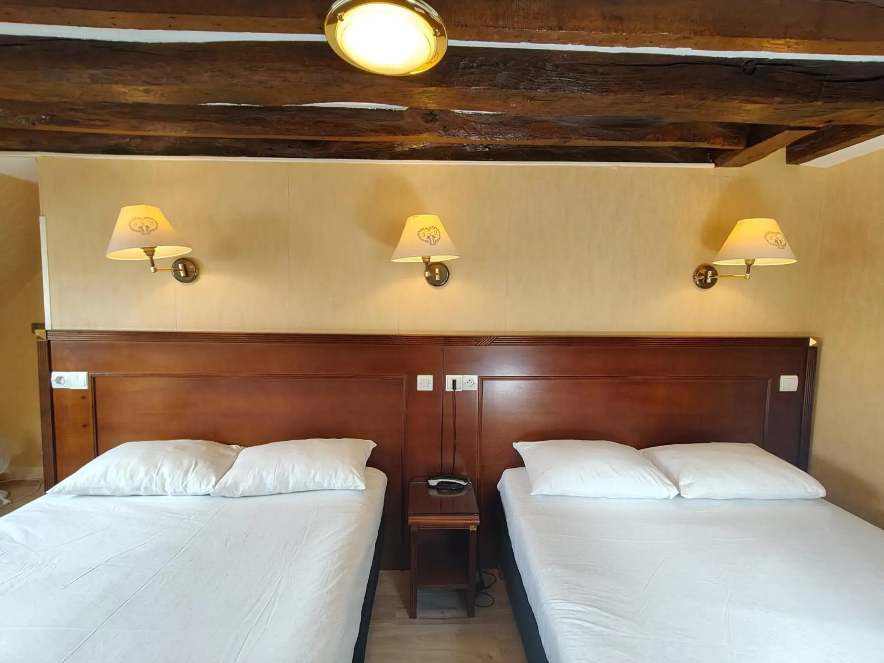 Bed in Hotel Havane Opera Bed in Hotel Havane Opera