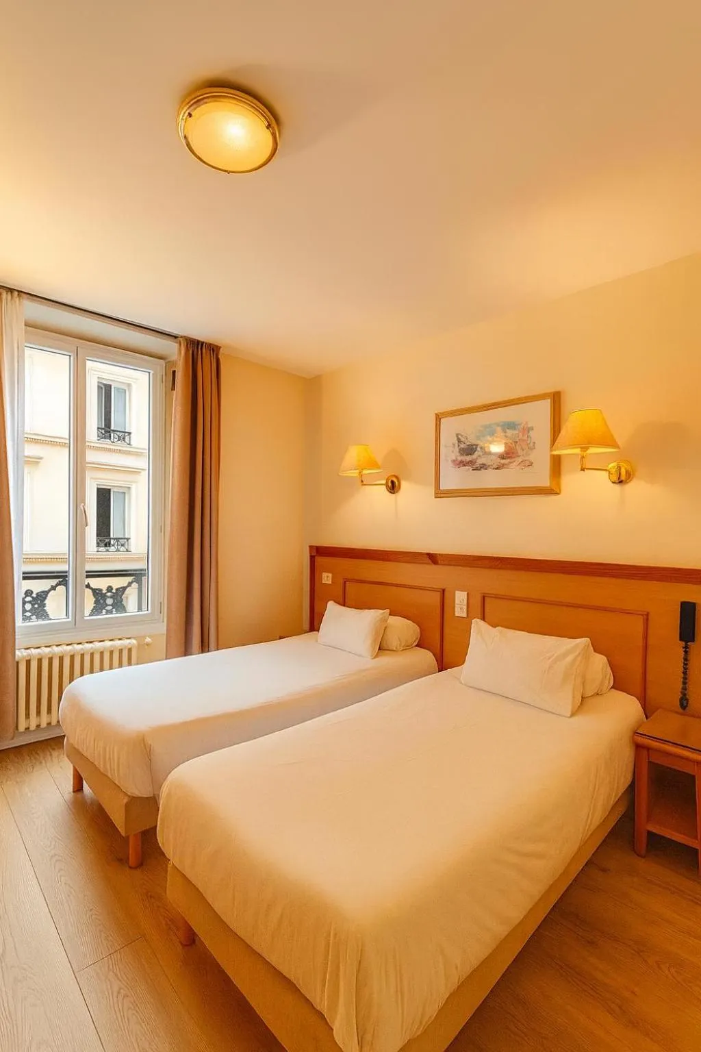 Bed in Hotel Havane Opera