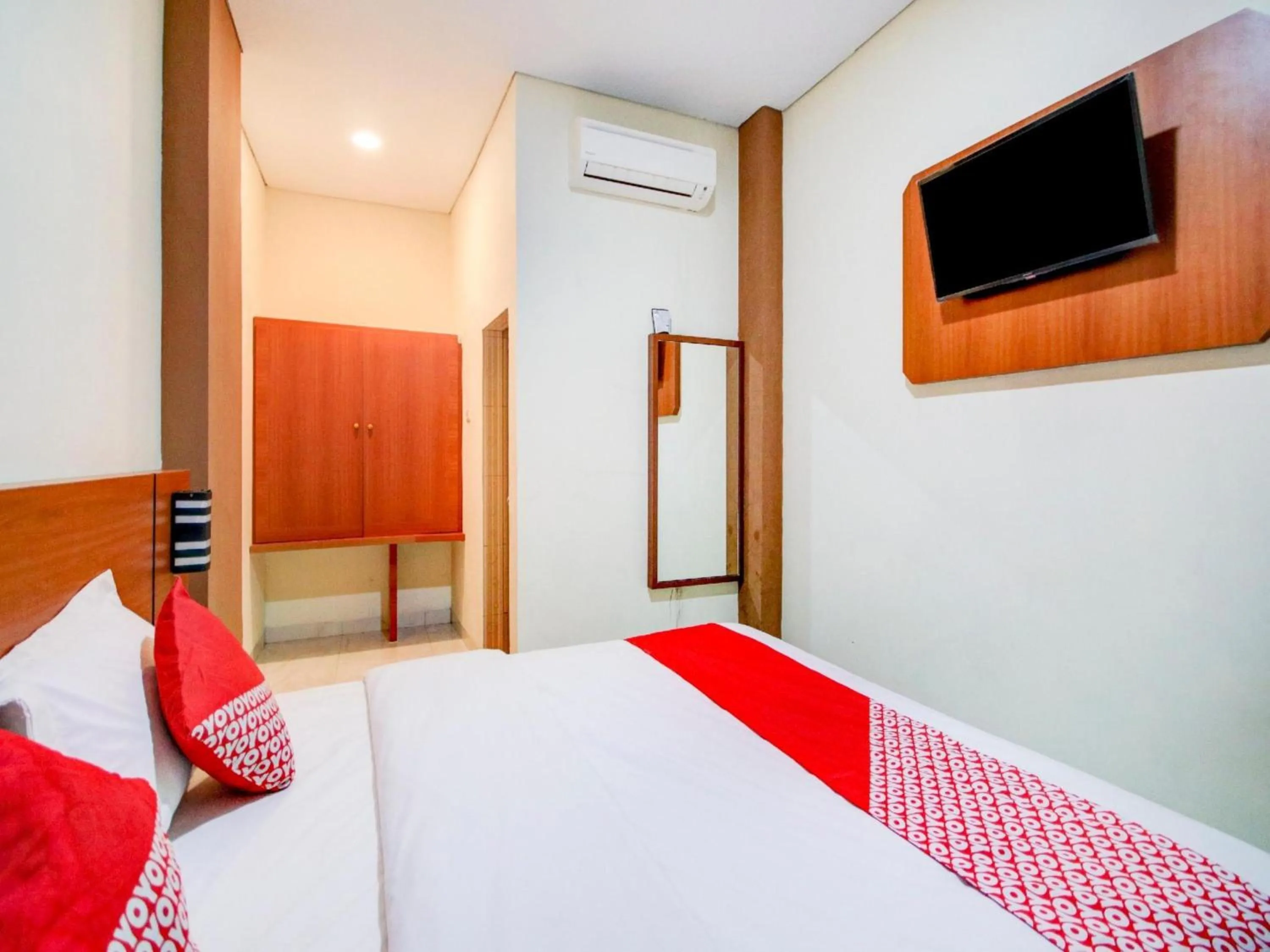 Bedroom, Bed in Hotel O Sean'S Residence Mansyur Near Universitas Sumatra Utara USU