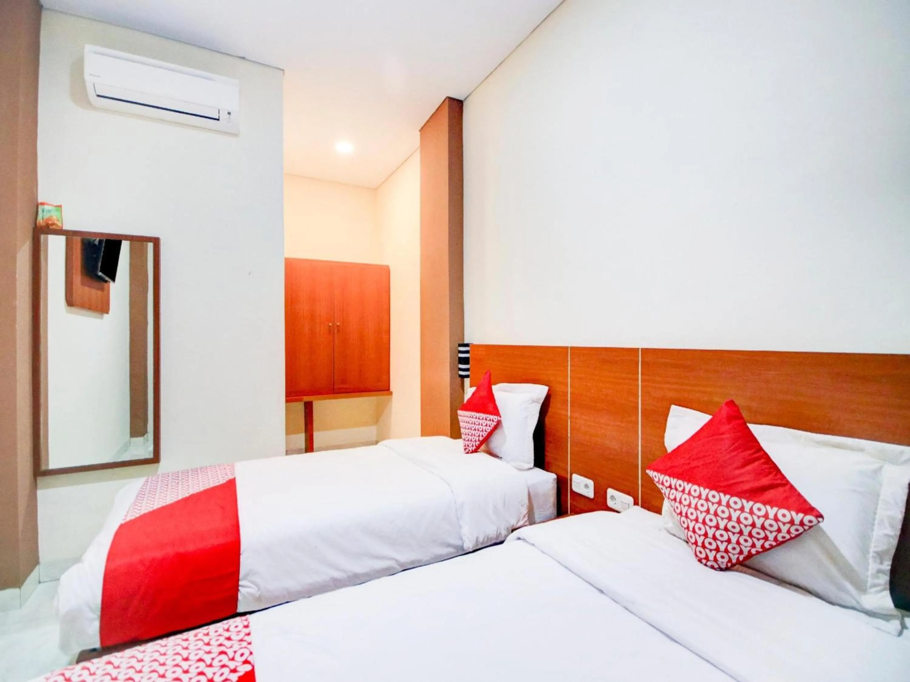 Bedroom, Bed in Hotel O Sean'S Residence Mansyur Near Universitas Sumatra Utara USU