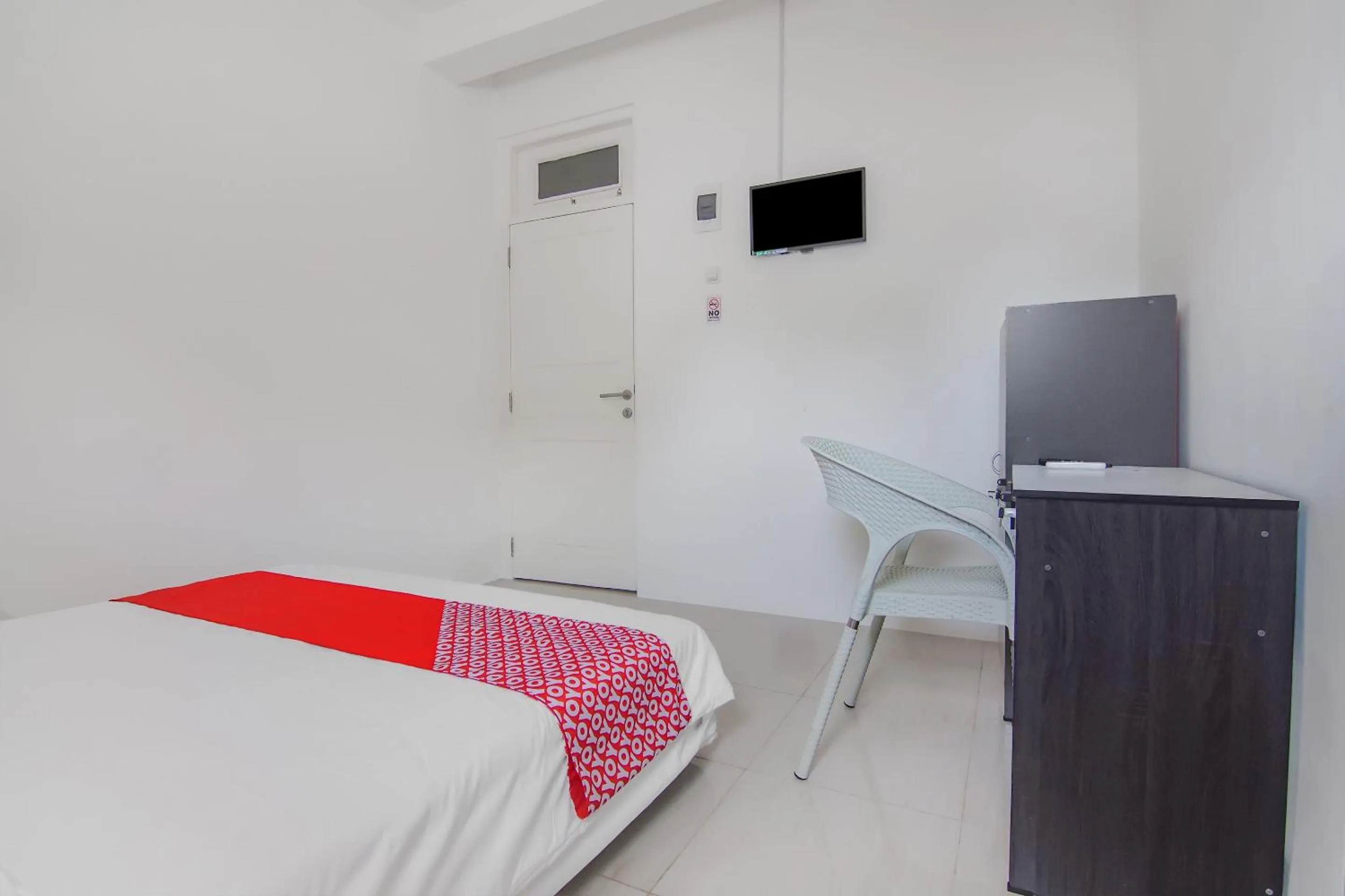 Bedroom, Bed in Capital O 90342 Kemang Garden