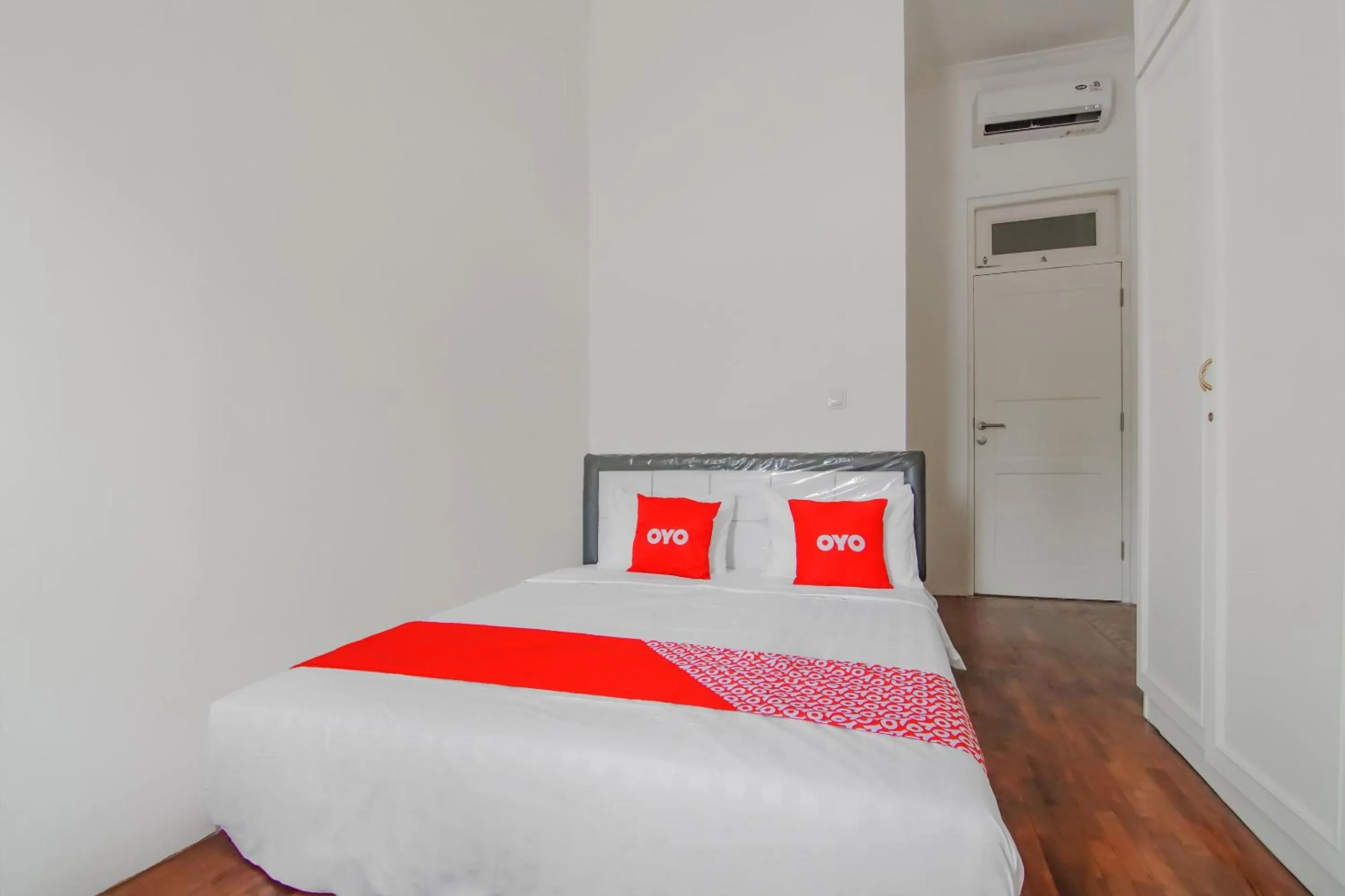 Bedroom, Bed in Capital O 90342 Kemang Garden