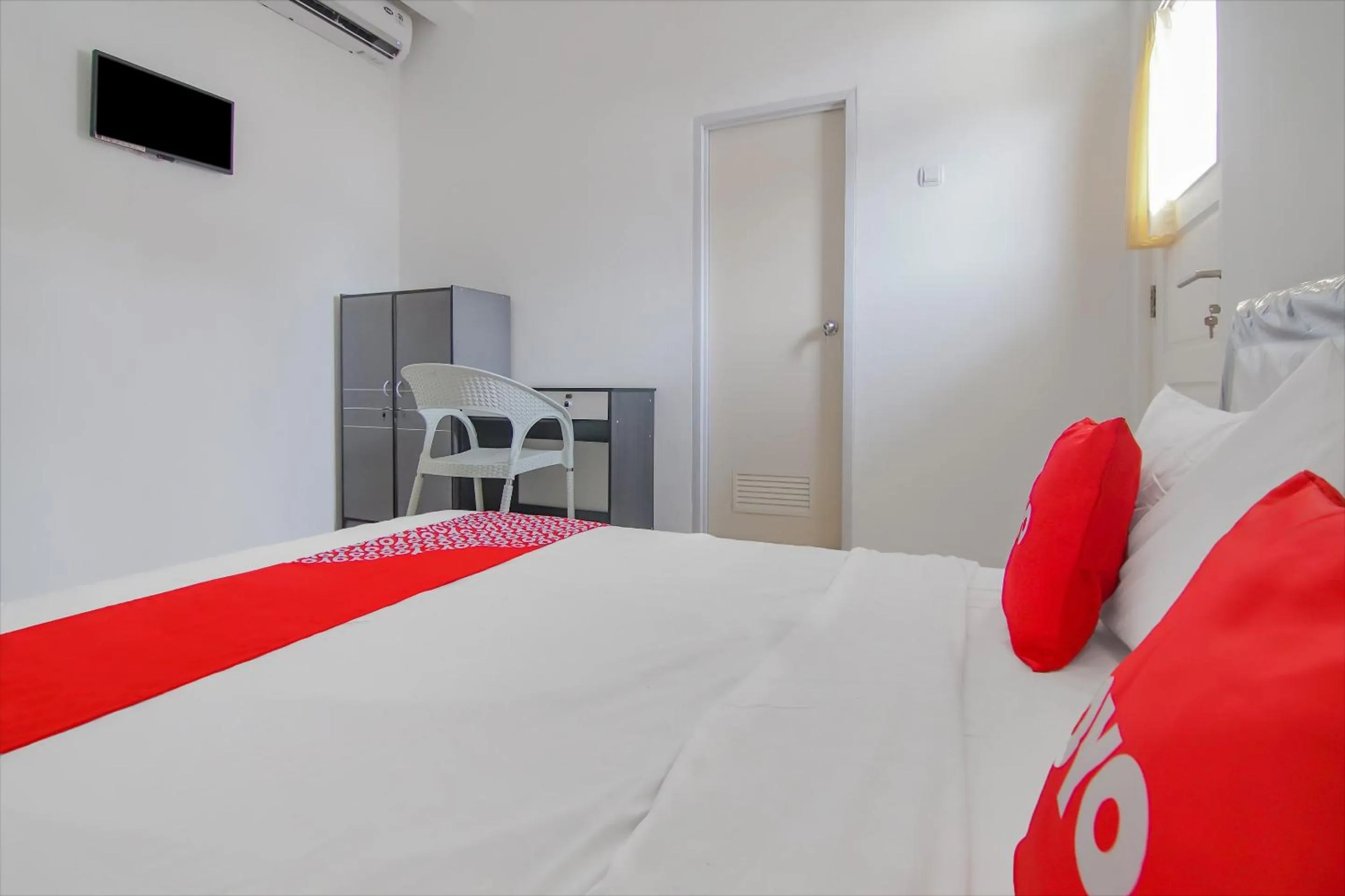 Bedroom, Bed in Capital O 90342 Kemang Garden