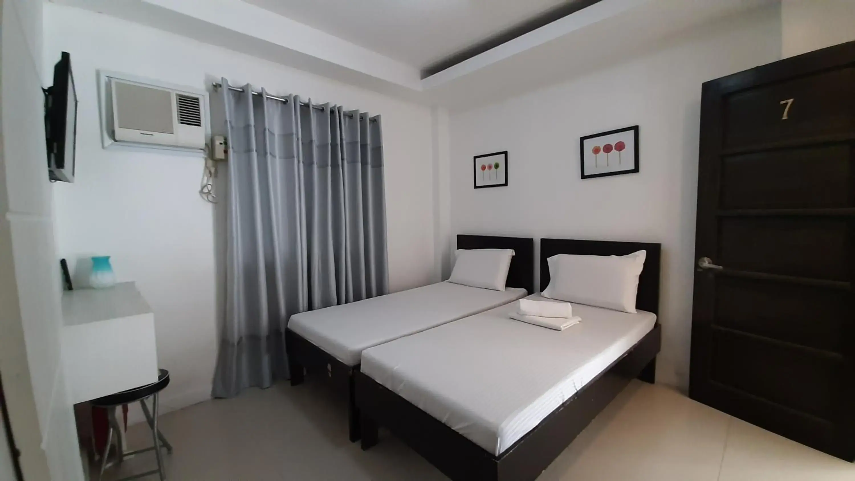 Standard Twin Room in Livewire Planet Suites Standard Twin Room in Livewire Planet Suites