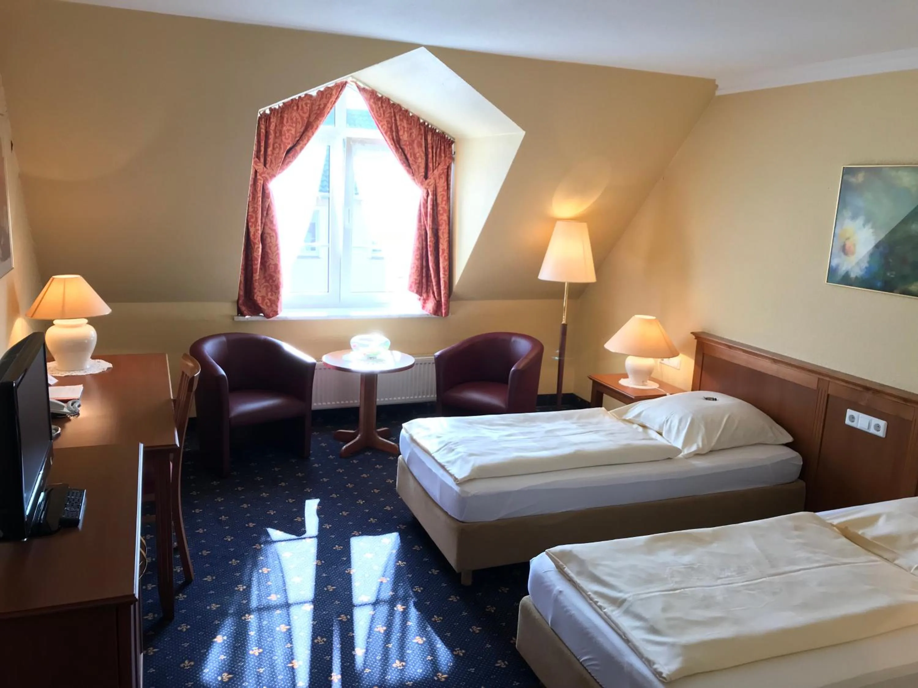 Photo of the whole room, Bed in Holskenbänd