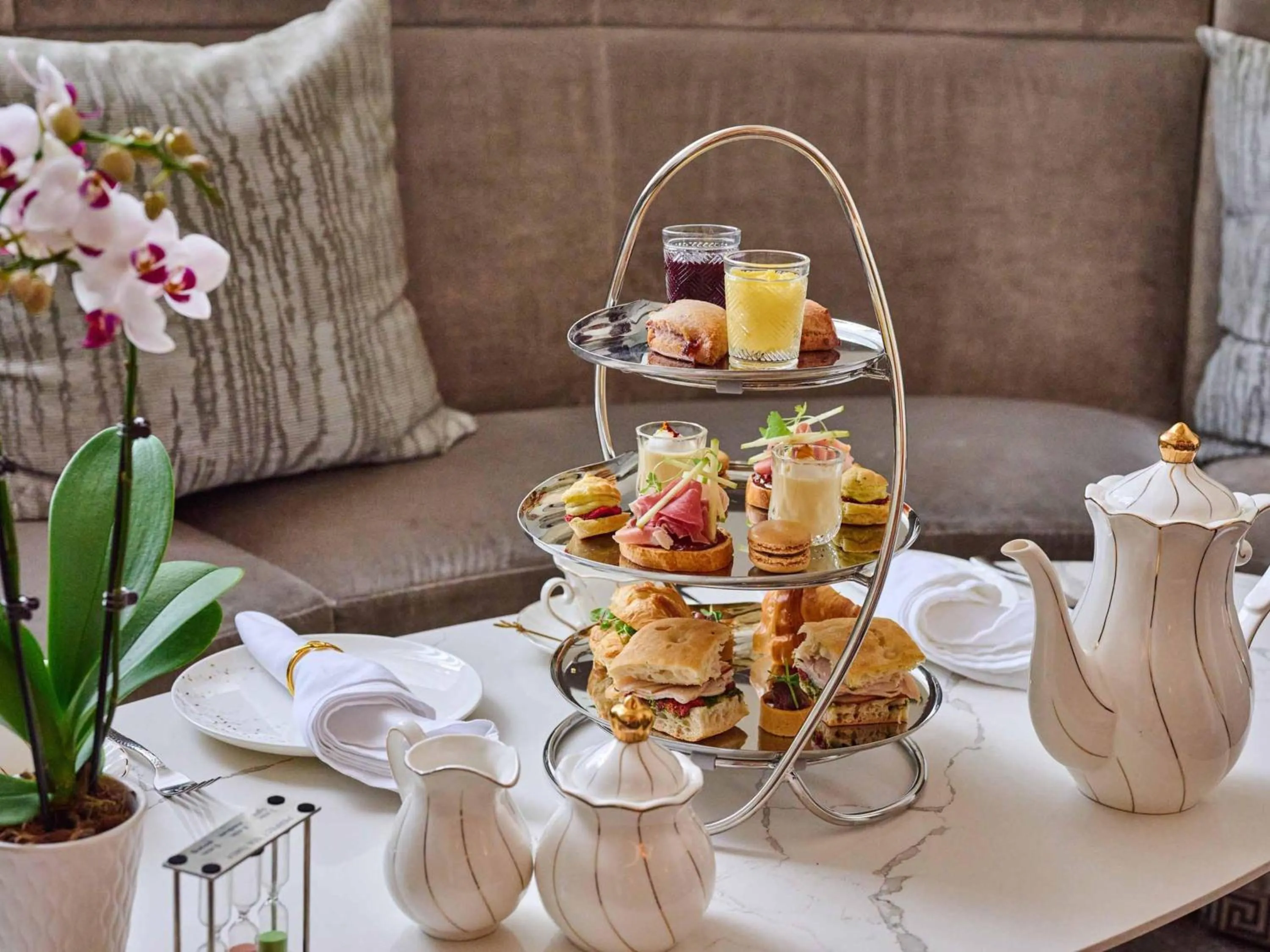 Dining area in Waldorf Astoria Atlanta Buckhead