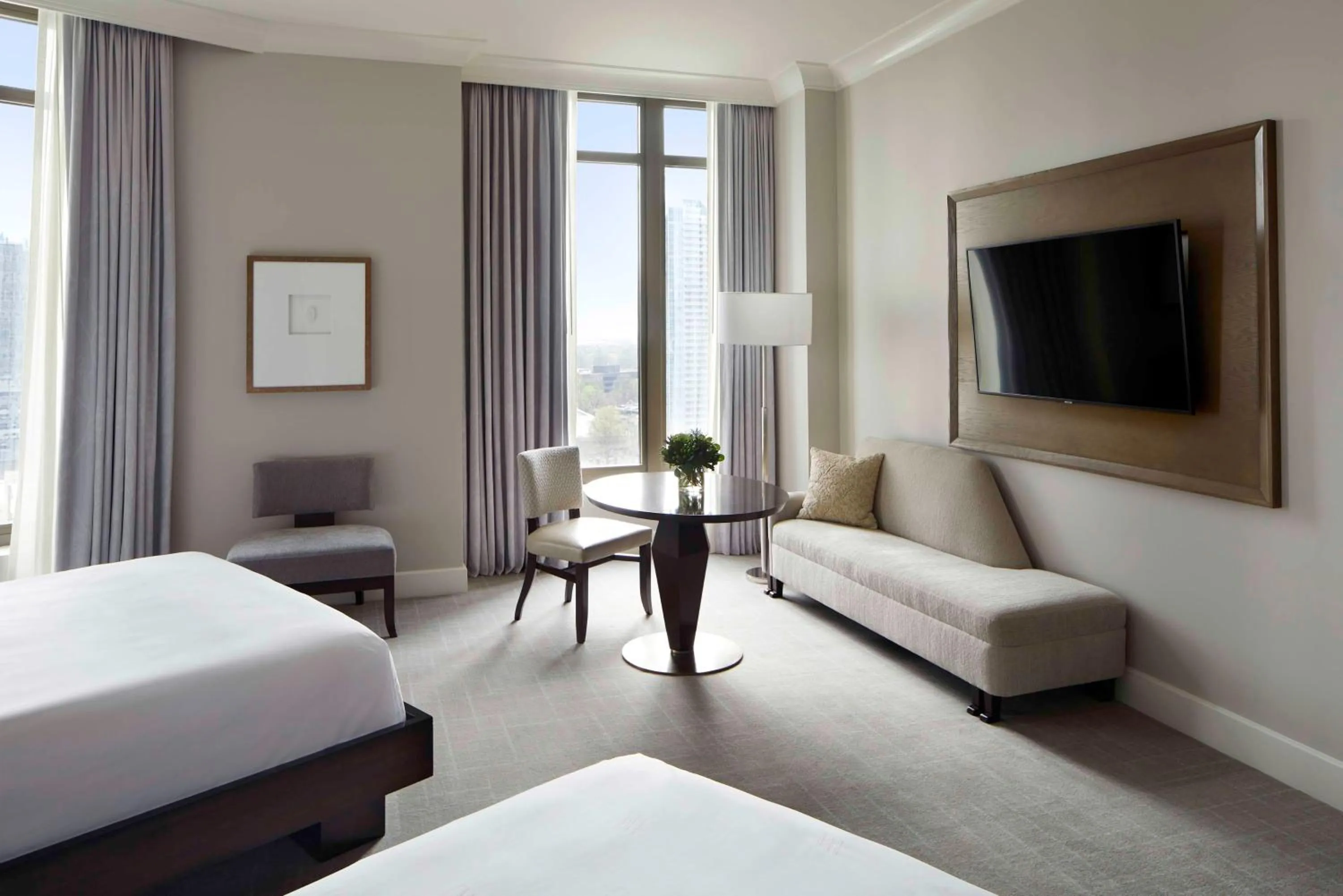 Living room, Bed in Waldorf Astoria Atlanta Buckhead