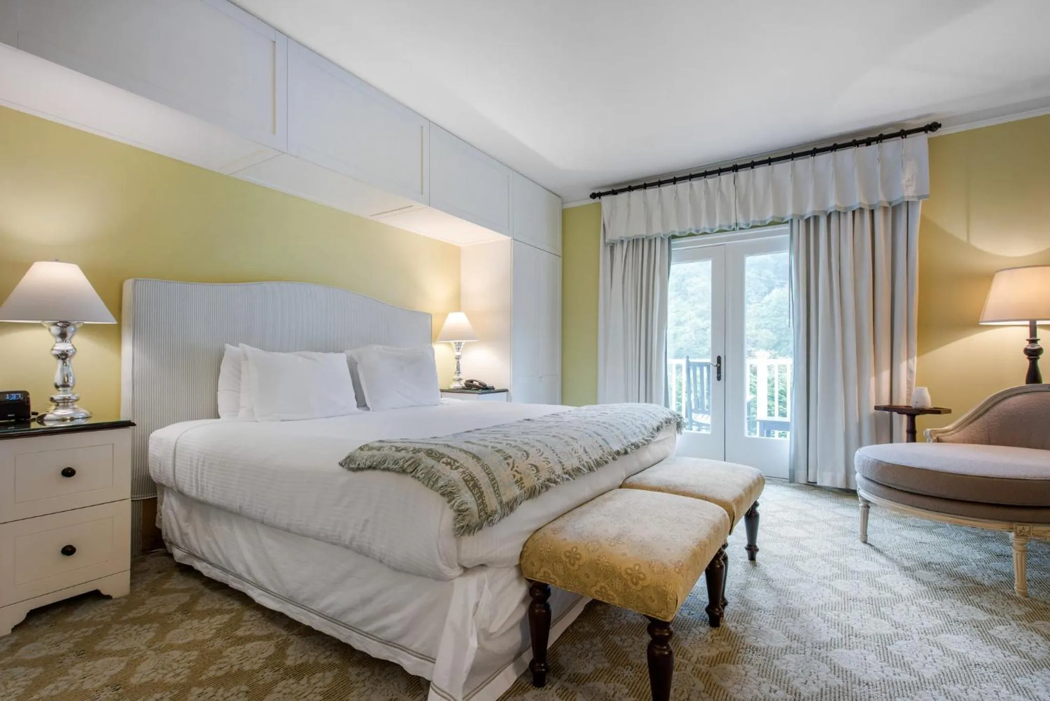 Photo of the whole room, Bed in Omni Bedford Springs Resort & Spa