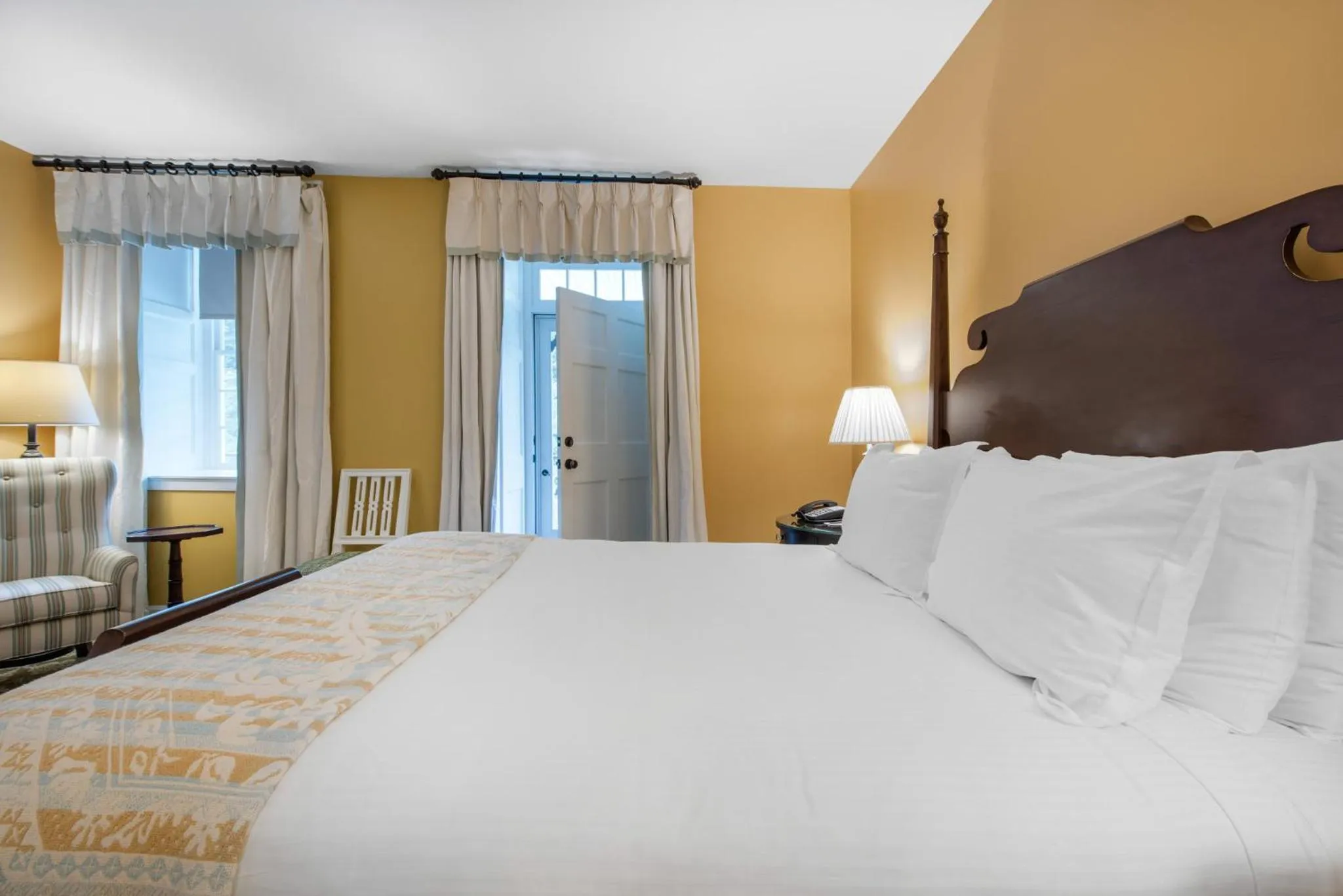 Photo of the whole room, Bed in Omni Bedford Springs Resort & Spa