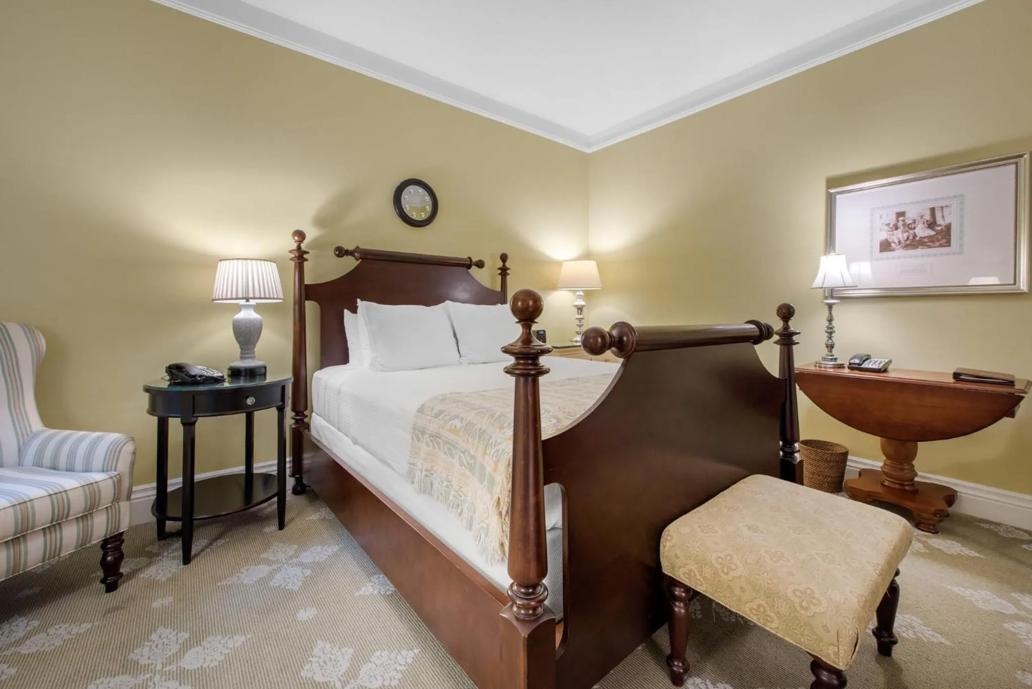 Photo of the whole room, Bed in Omni Bedford Springs Resort & Spa