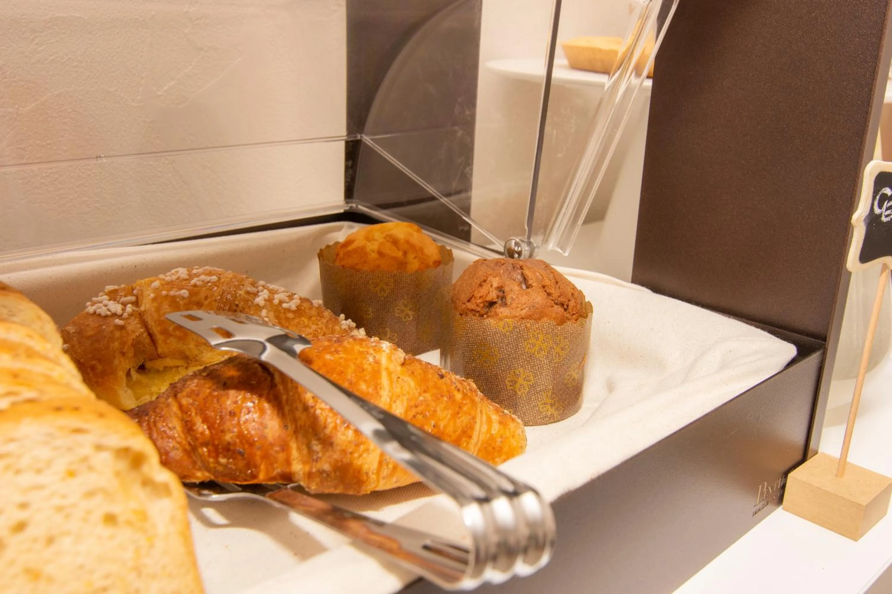 Food and drinks in B&B Kamalei Tropea