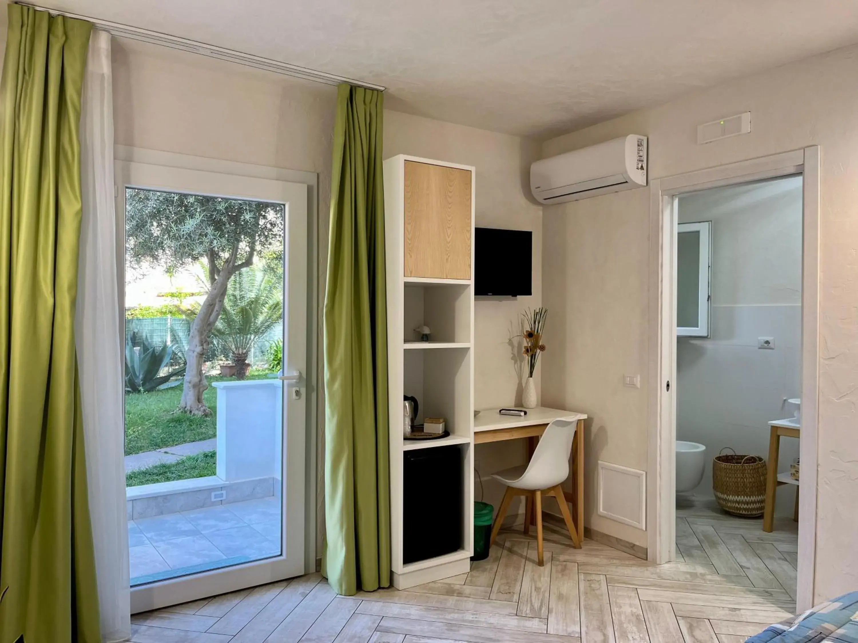 Double or Twin Room with Garden View in B&B Kamalei Tropea Double or Twin Room with Garden View in B&B Kamalei Tropea