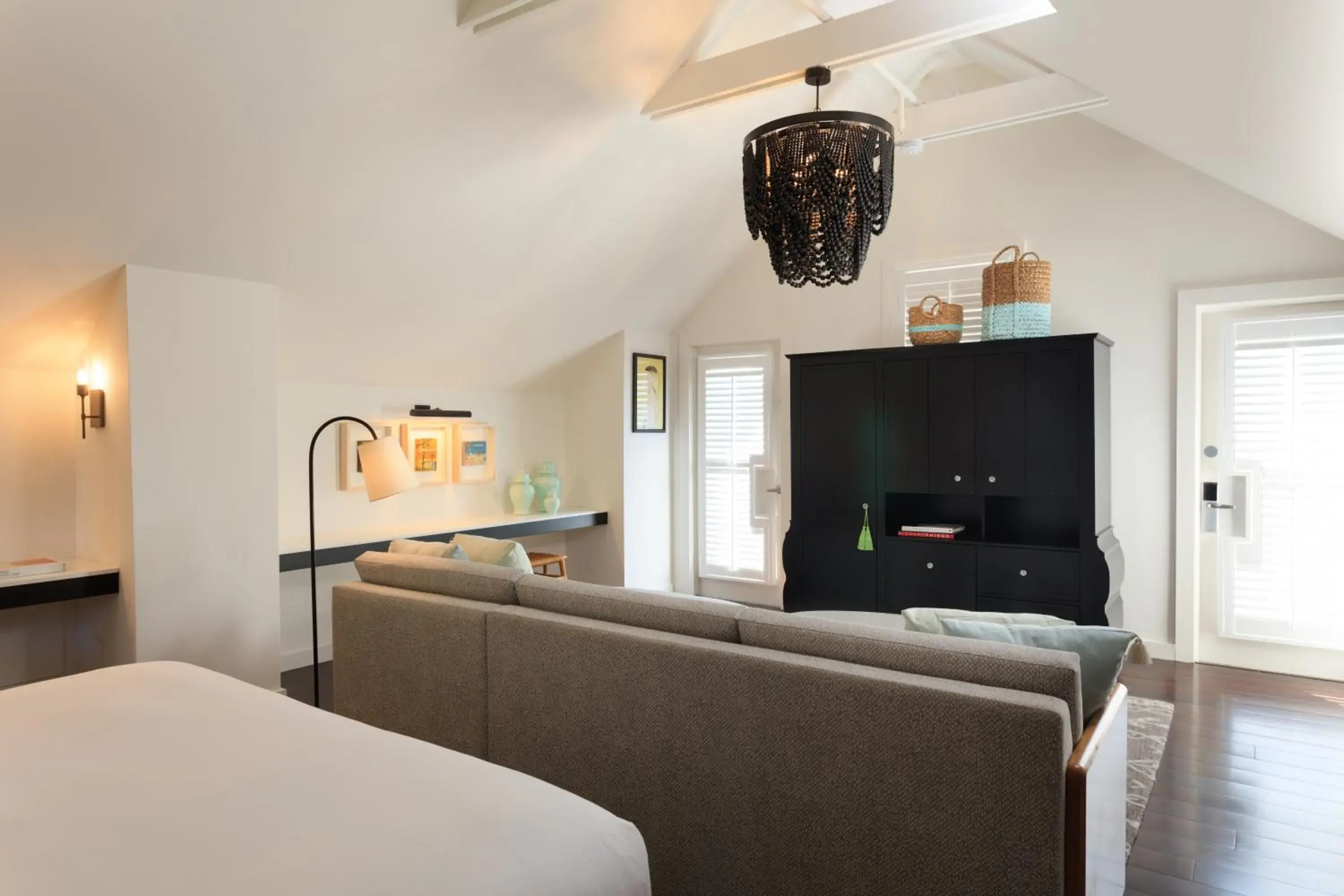 Seating area, Bed in Winslow's Bungalows - Key West Historic Inns Seating area, Bed in Winslow's Bungalows - Key West Historic Inns