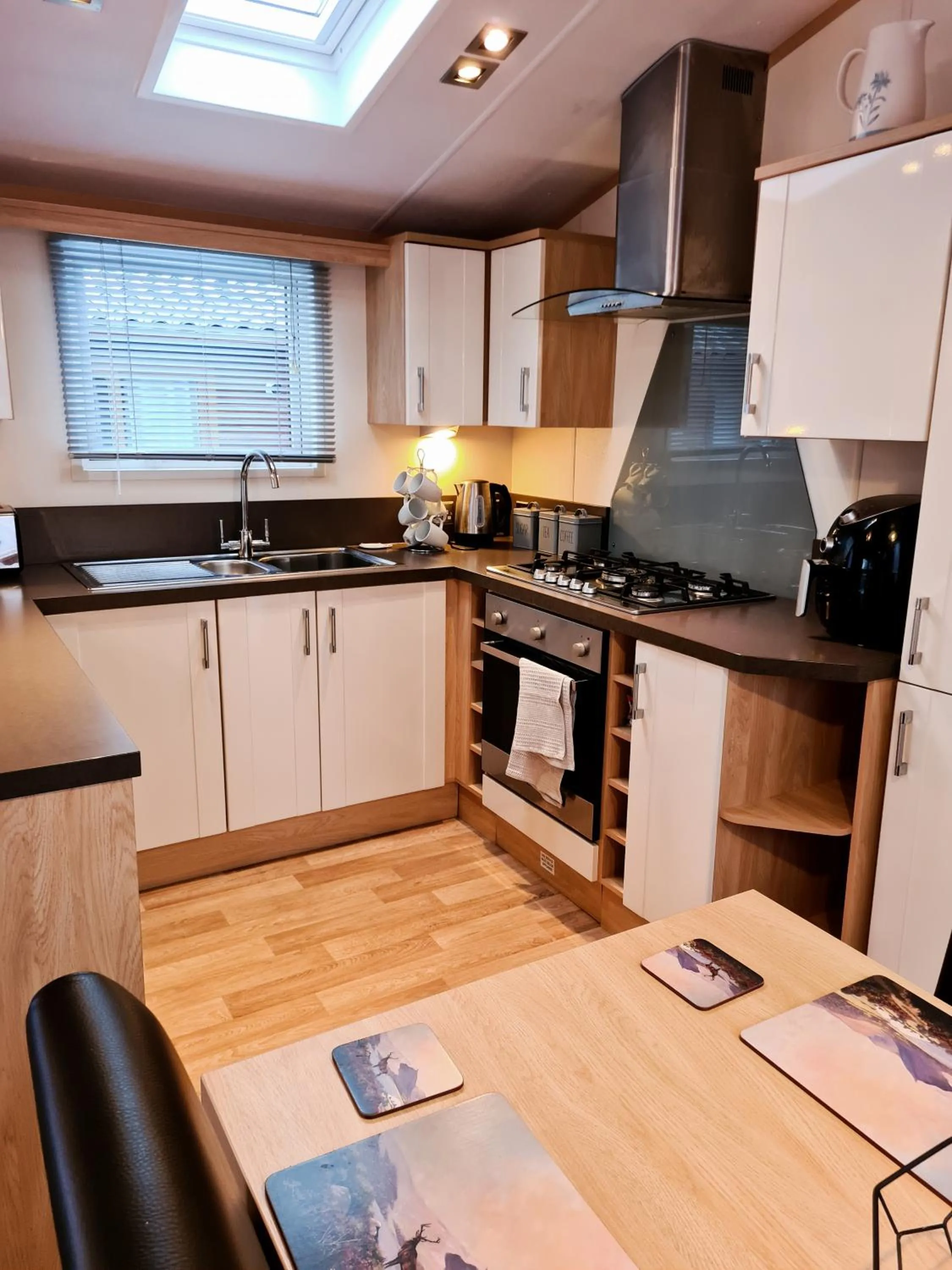 Kitchen or kitchenette in Deer lodge