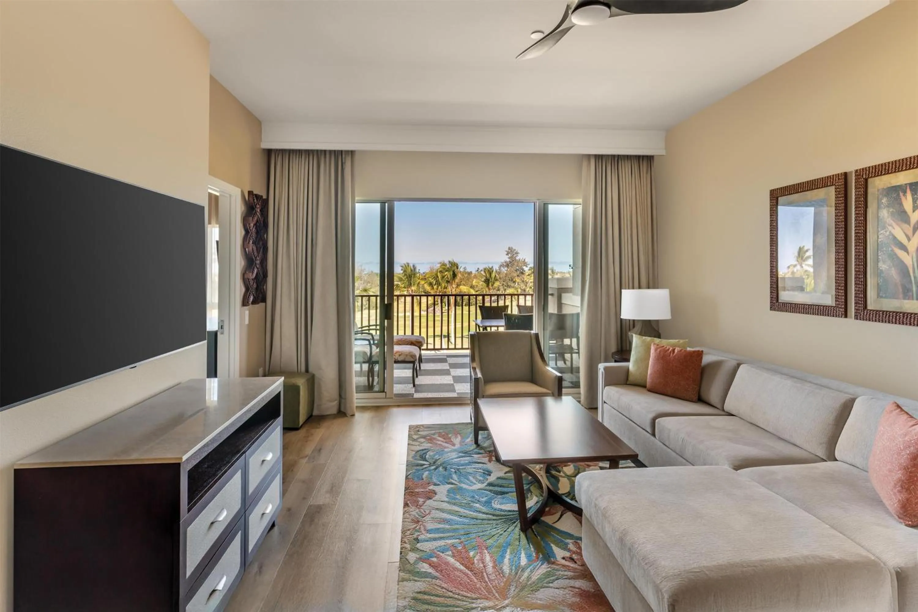 Living room in Hilton Grand Vacations Club Kohala Suites Waikoloa