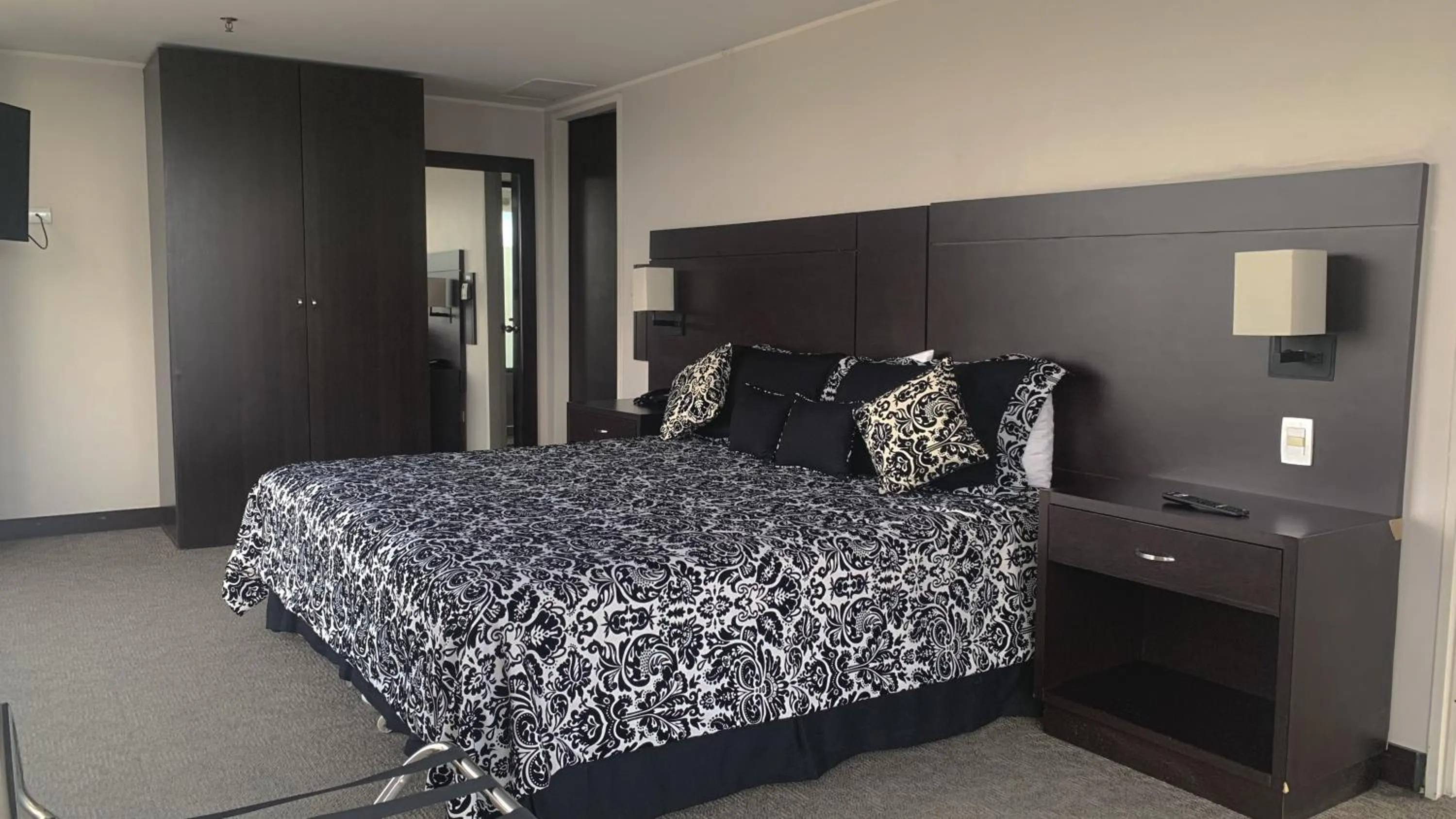 Bed in HOTEL CHACAO SUITES