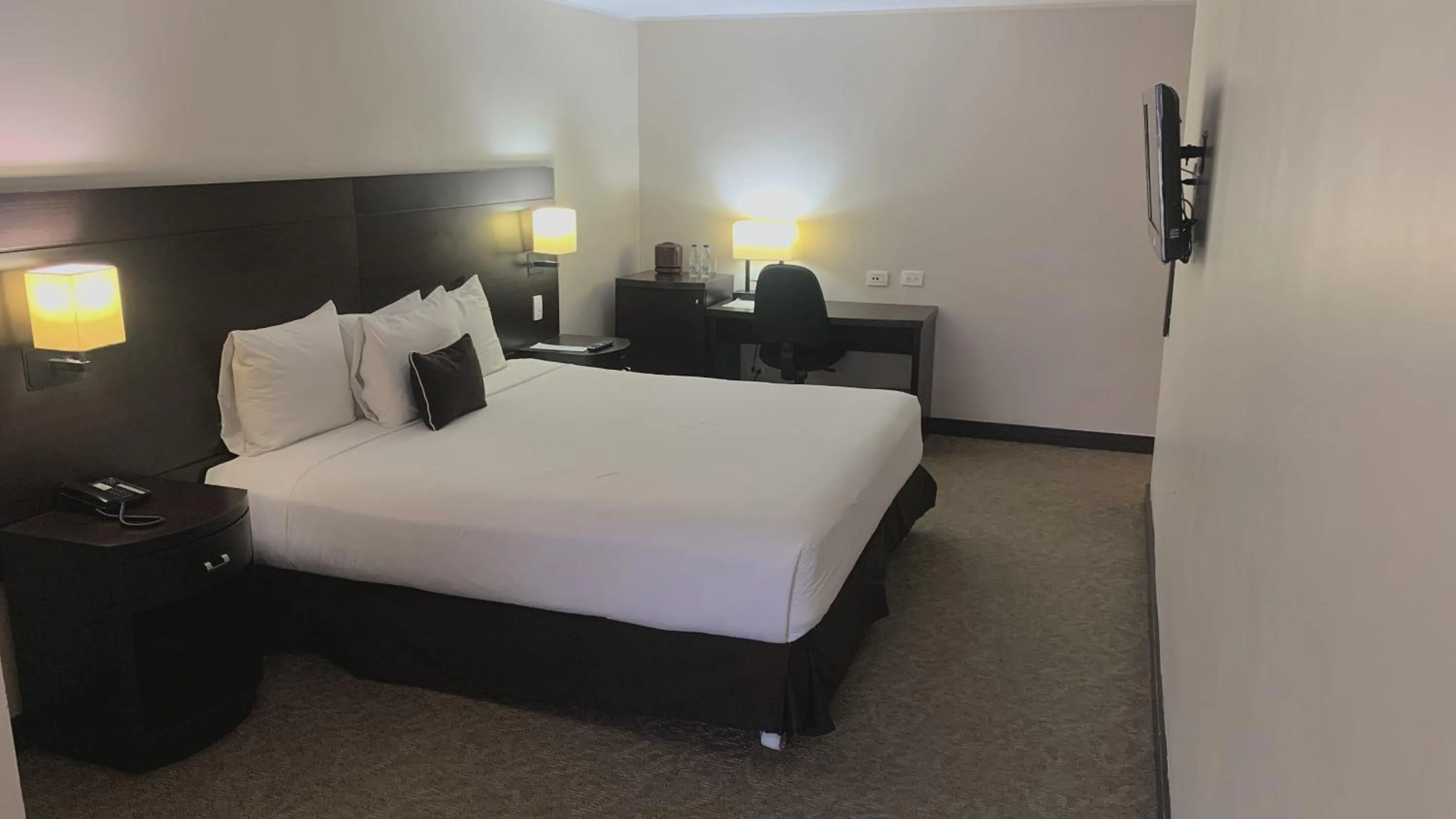 Bed in HOTEL CHACAO SUITES