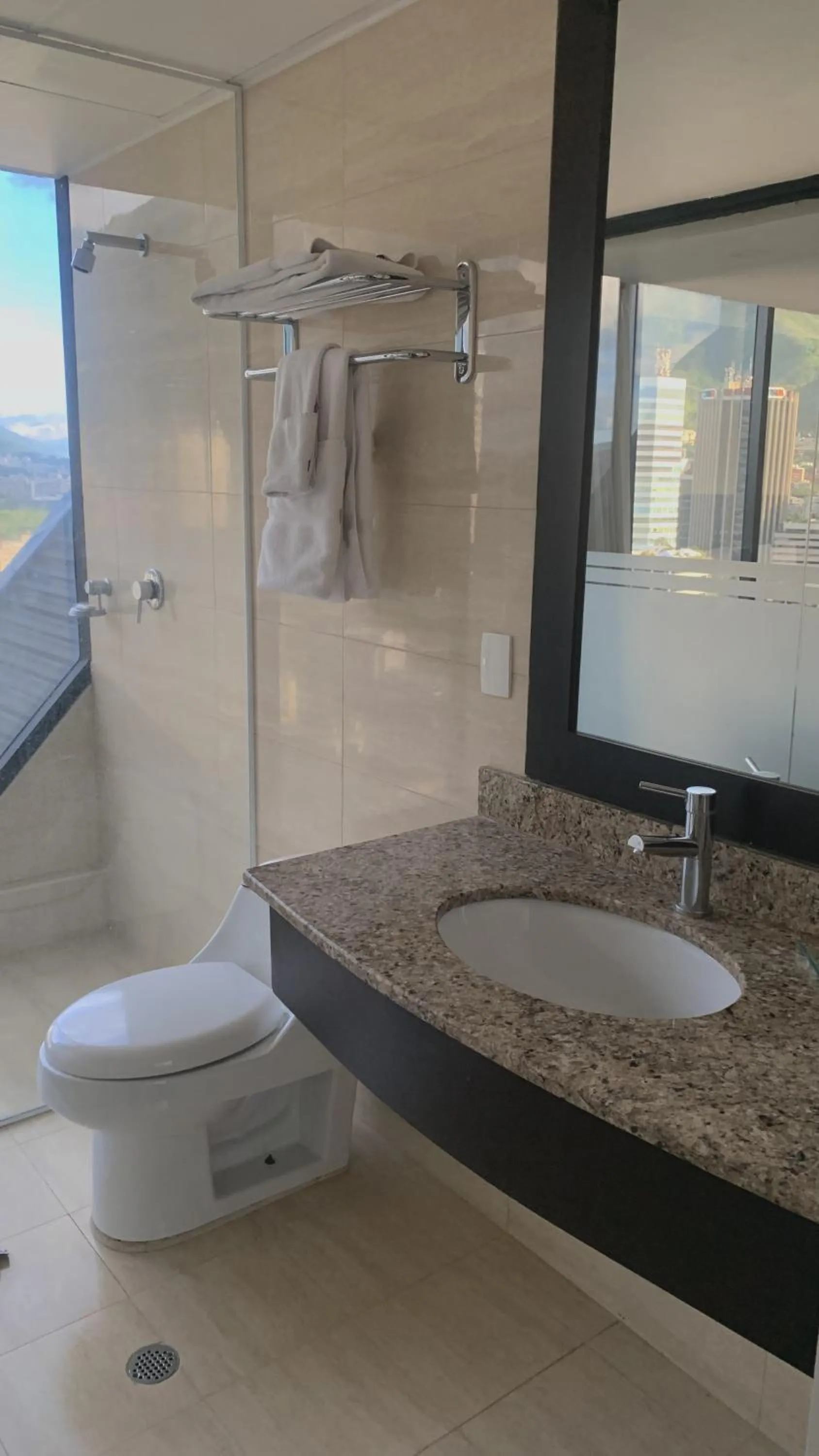 Shower in HOTEL CHACAO SUITES