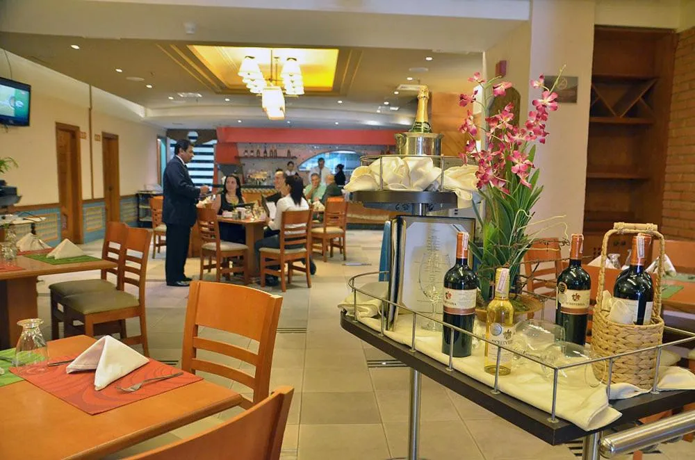 Restaurant/places to eat in HOTEL CHACAO SUITES
