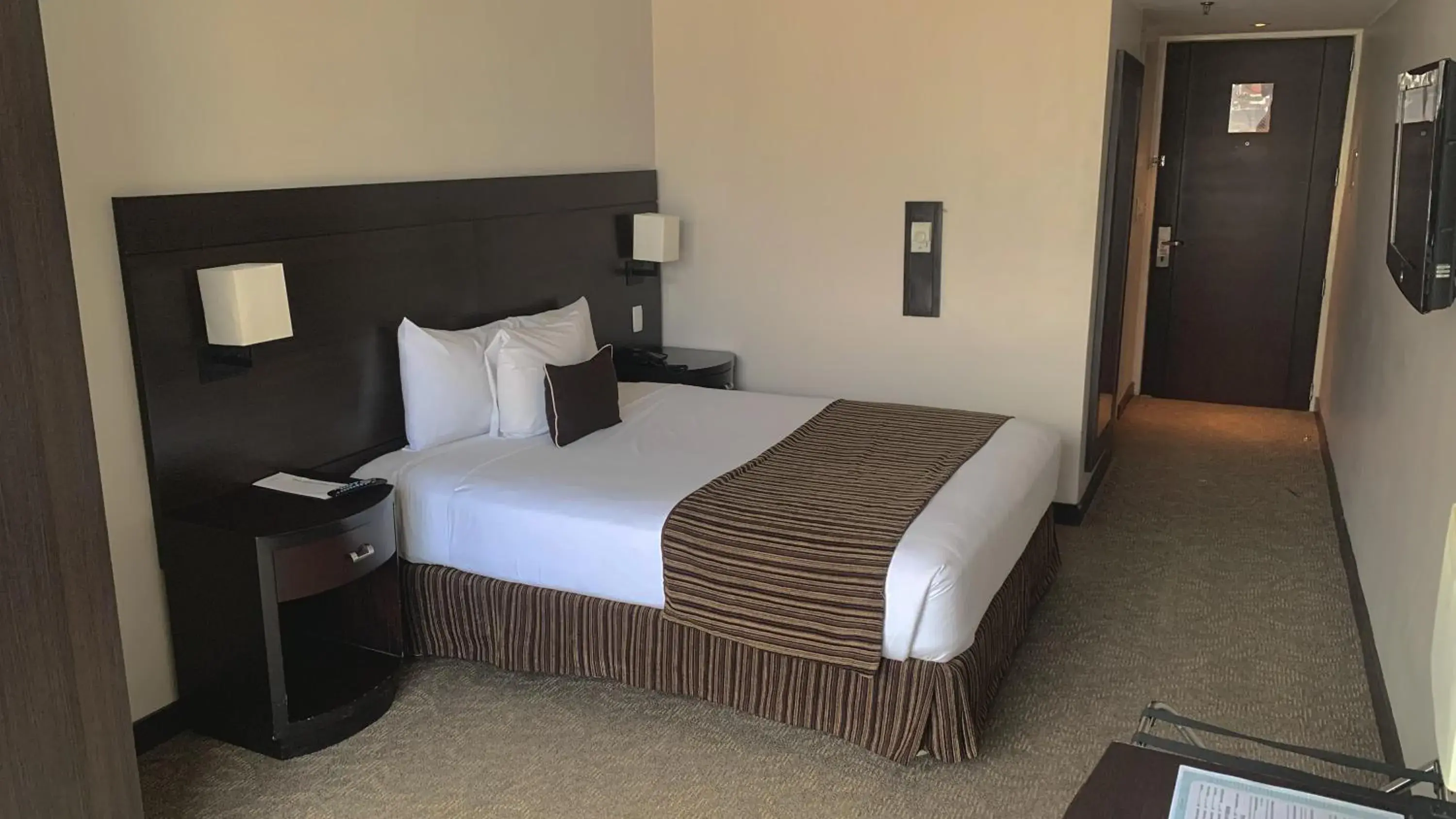 Deluxe Room - single occupancy in HOTEL CHACAO SUITES Deluxe Room - single occupancy in HOTEL CHACAO SUITES