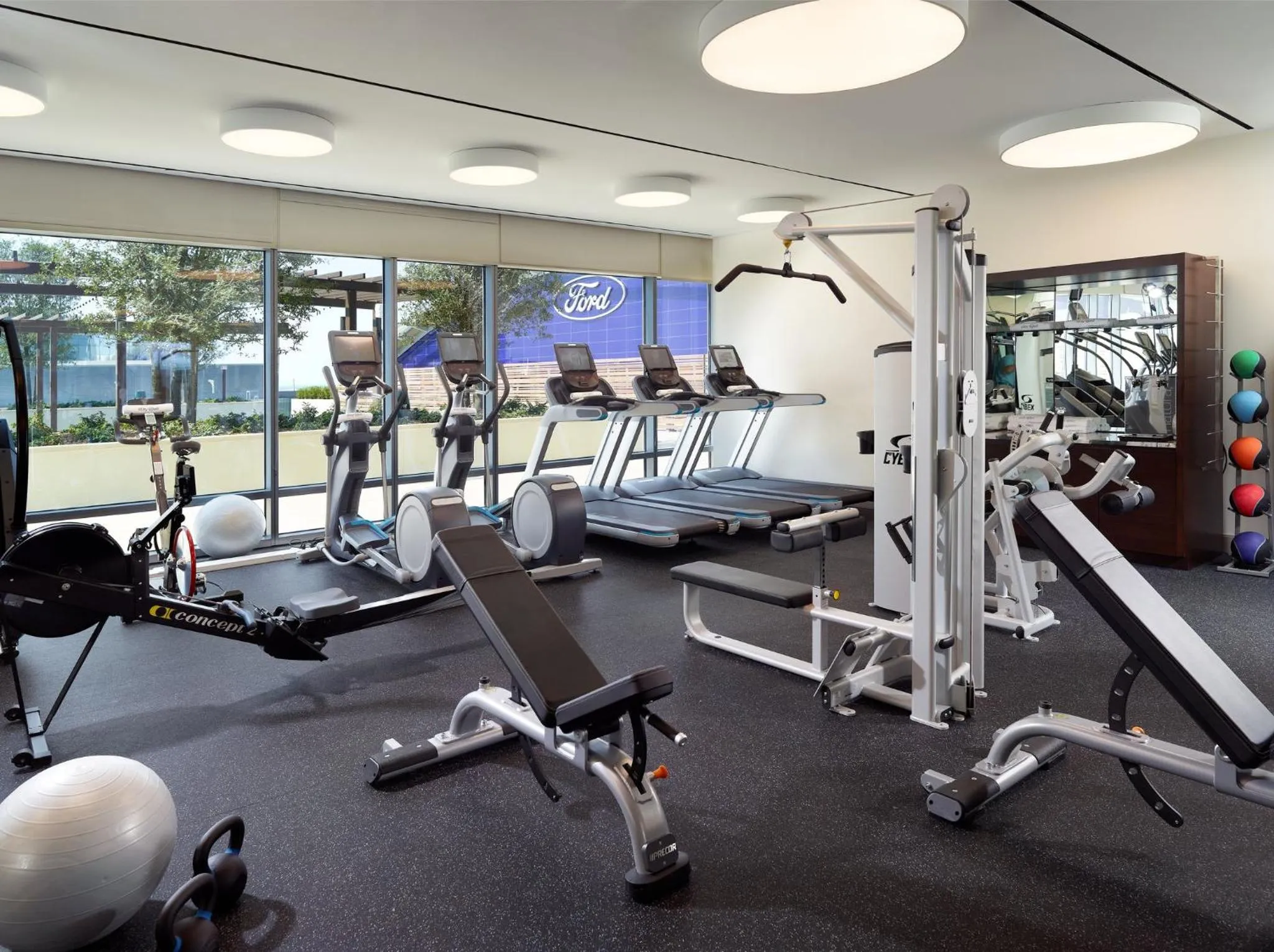 Fitness centre/facilities in Omni Frisco at The Star