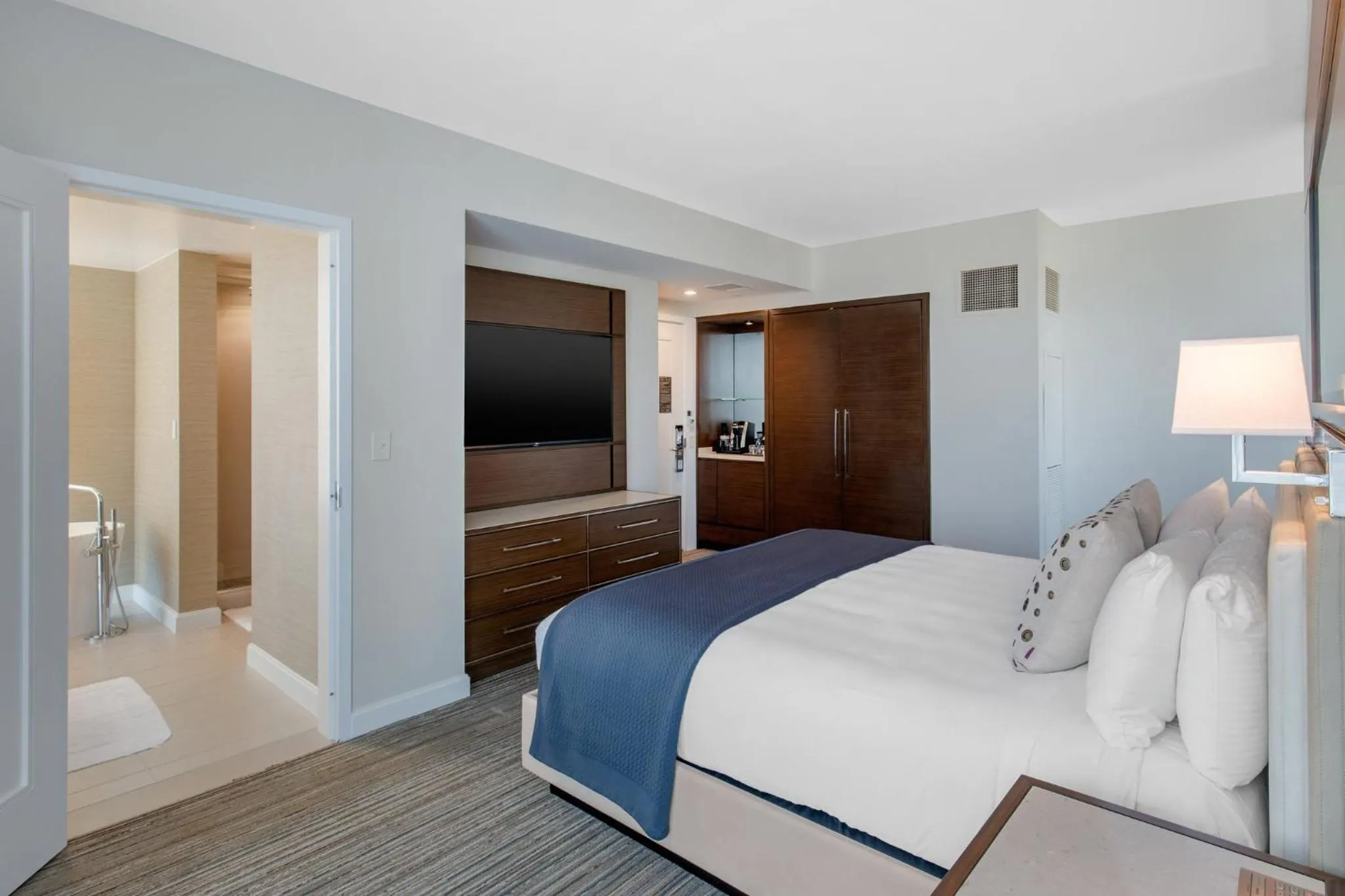 Photo of the whole room, Bed in Omni Frisco at The Star